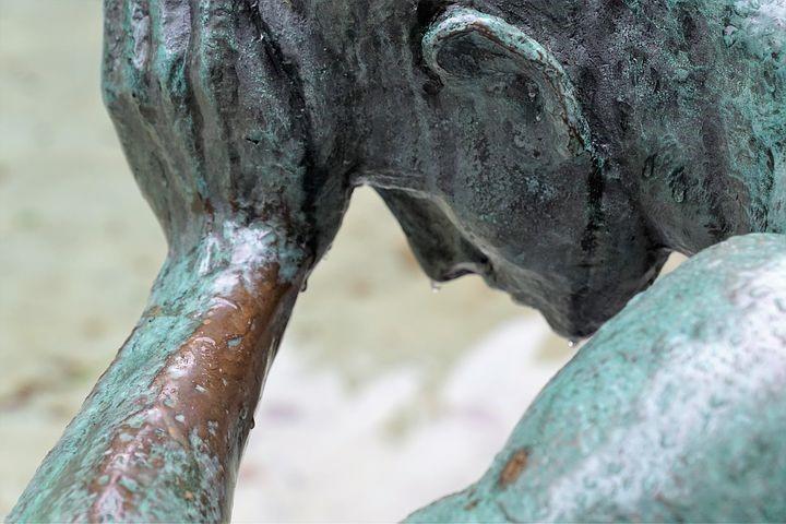 A sad sculptor let his art piece channel his emotions