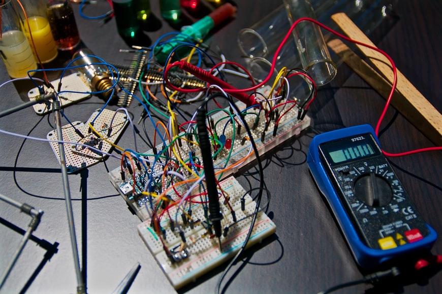 An experimentation with wires and electrolysis solutions