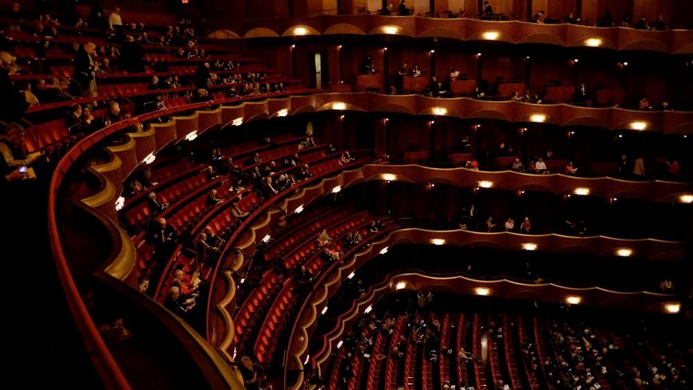 A vast crowd gathered to watch stand up comedy