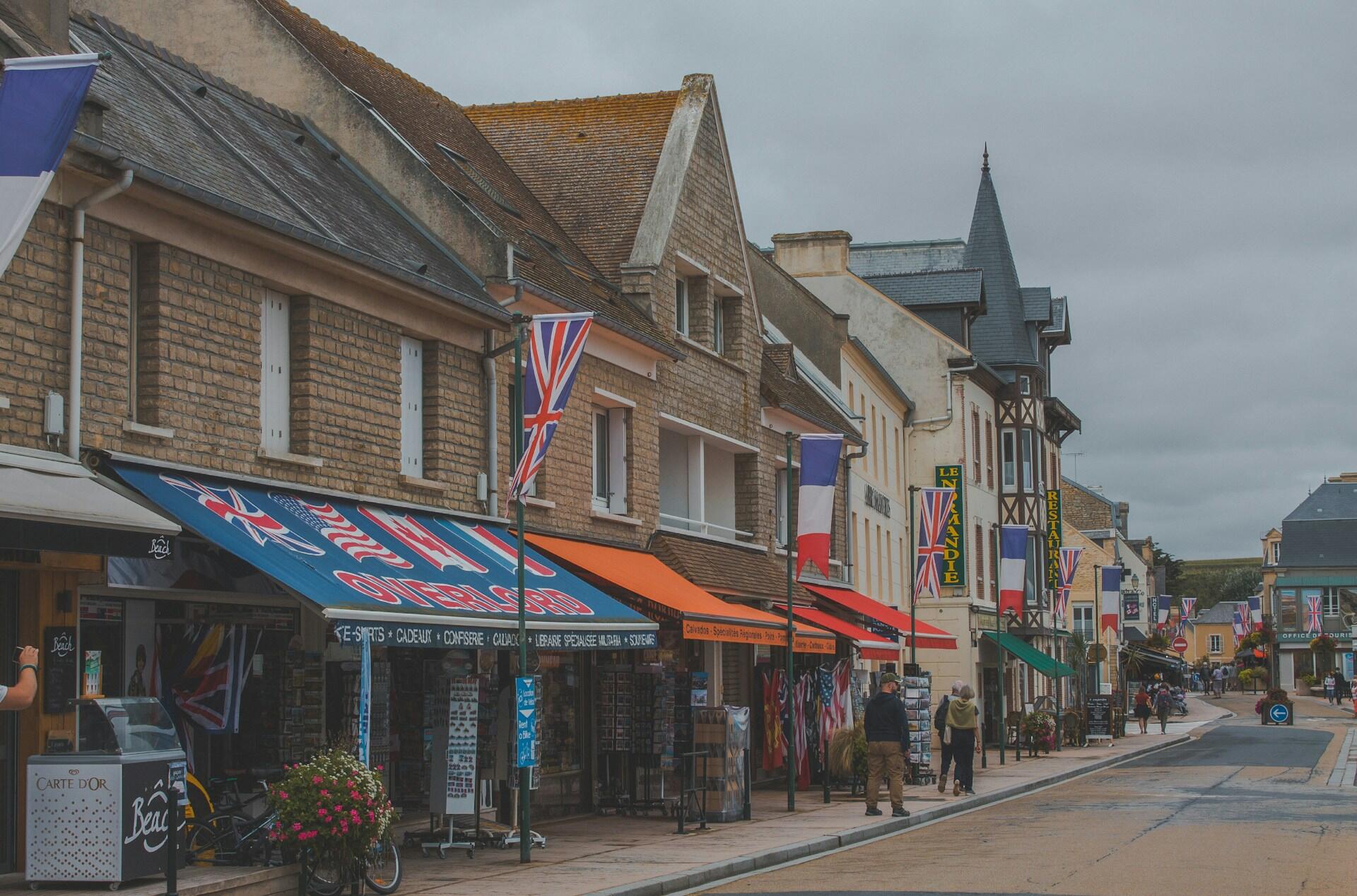 English and French flags.
