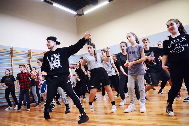 Kids Learning Hip-hop Choreography 