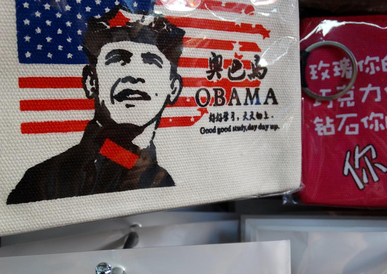 A picture of the former president of the United States with a saying in Mandarin underneath