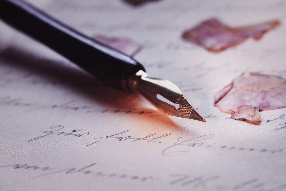 A fountain pen on top of a paper