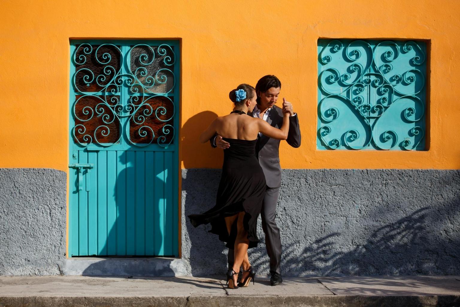Bachata vs salsa what is the difference between salsa and bachata 