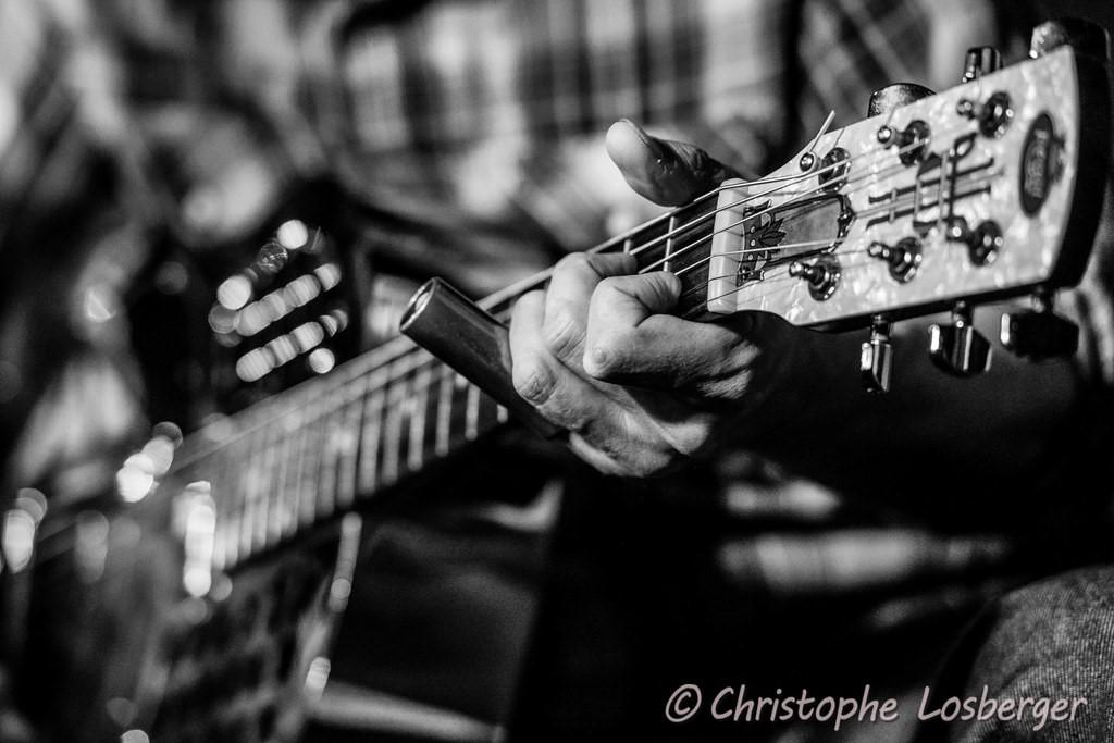 A resonator guitar neck