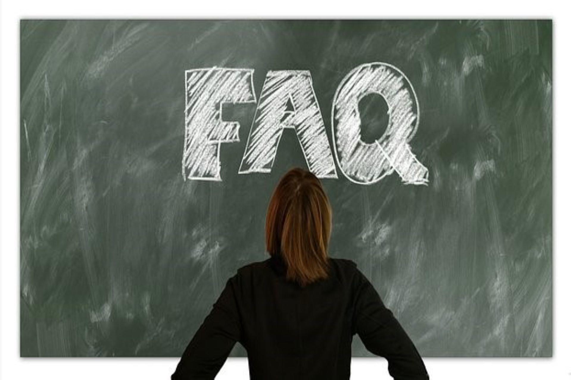 A tutor ready to take questions from students. 