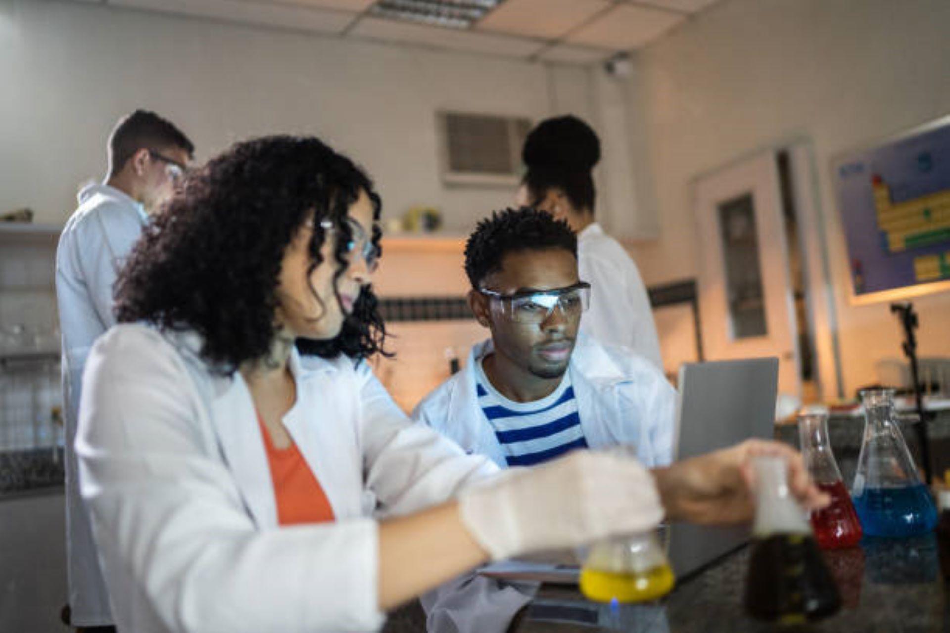 Highschool students in the laboratory