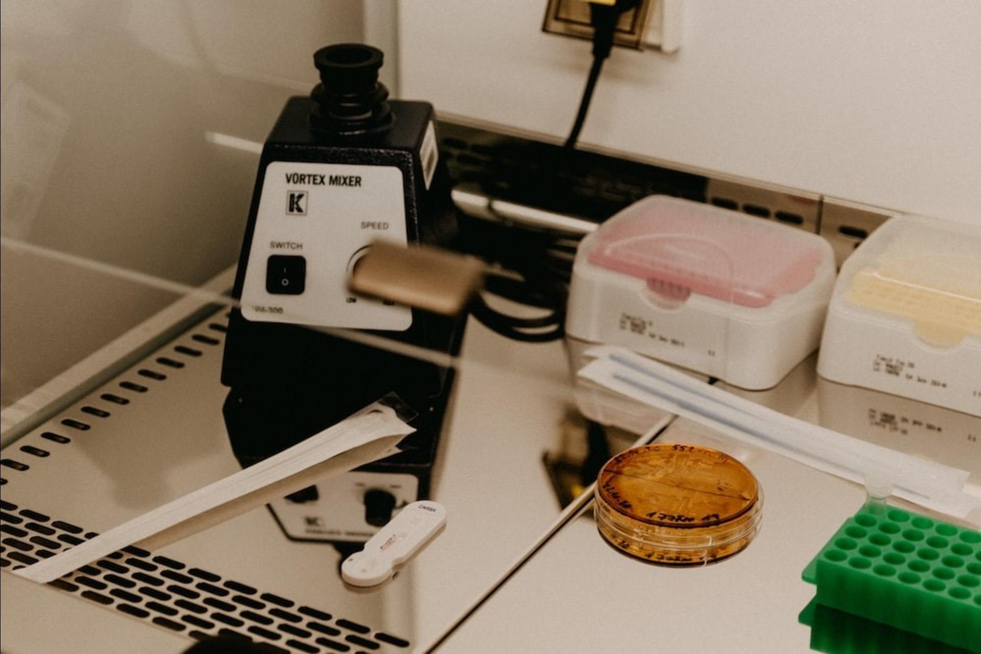A mixer in a chemistry lab.