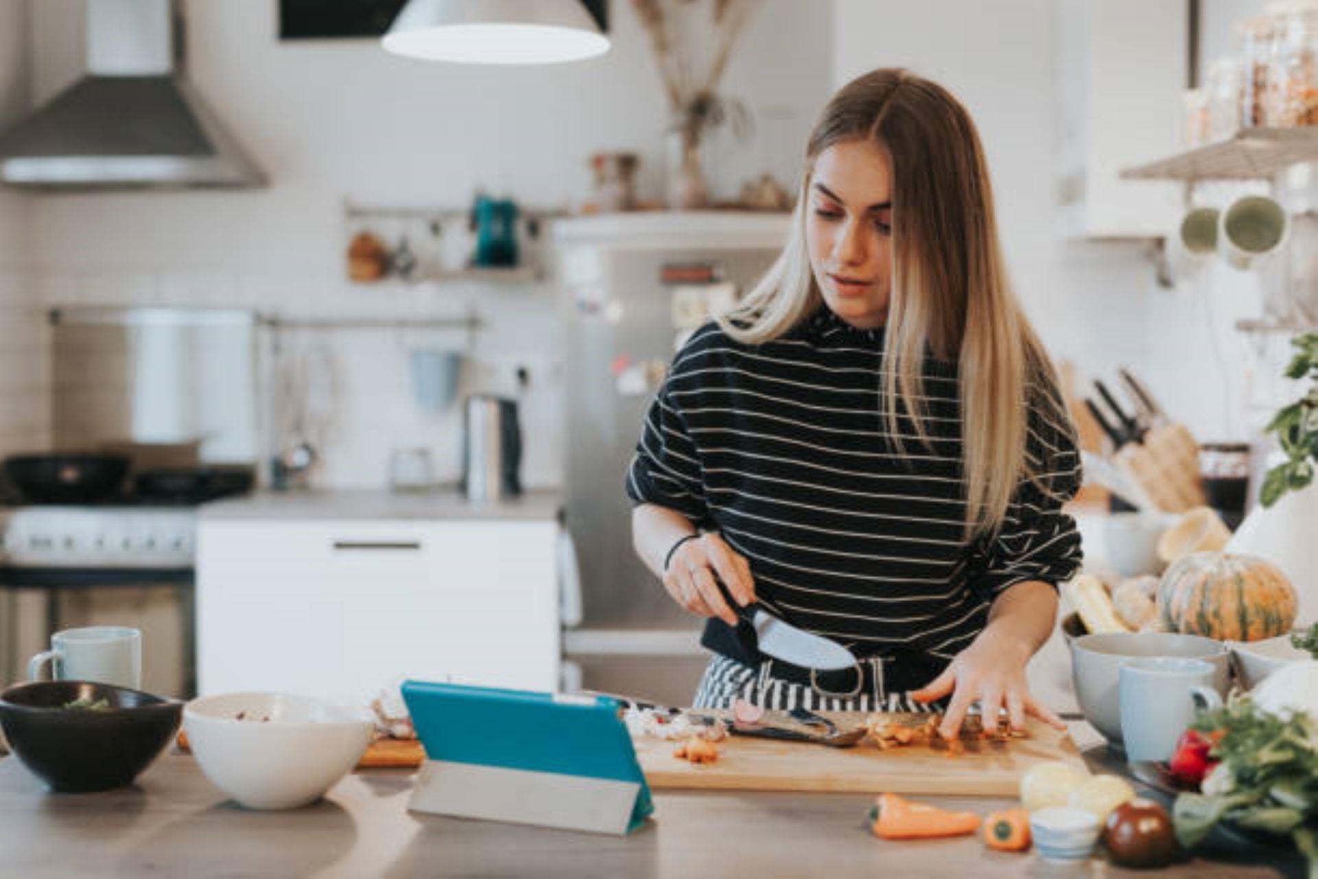 Female teenage learning cooking online.