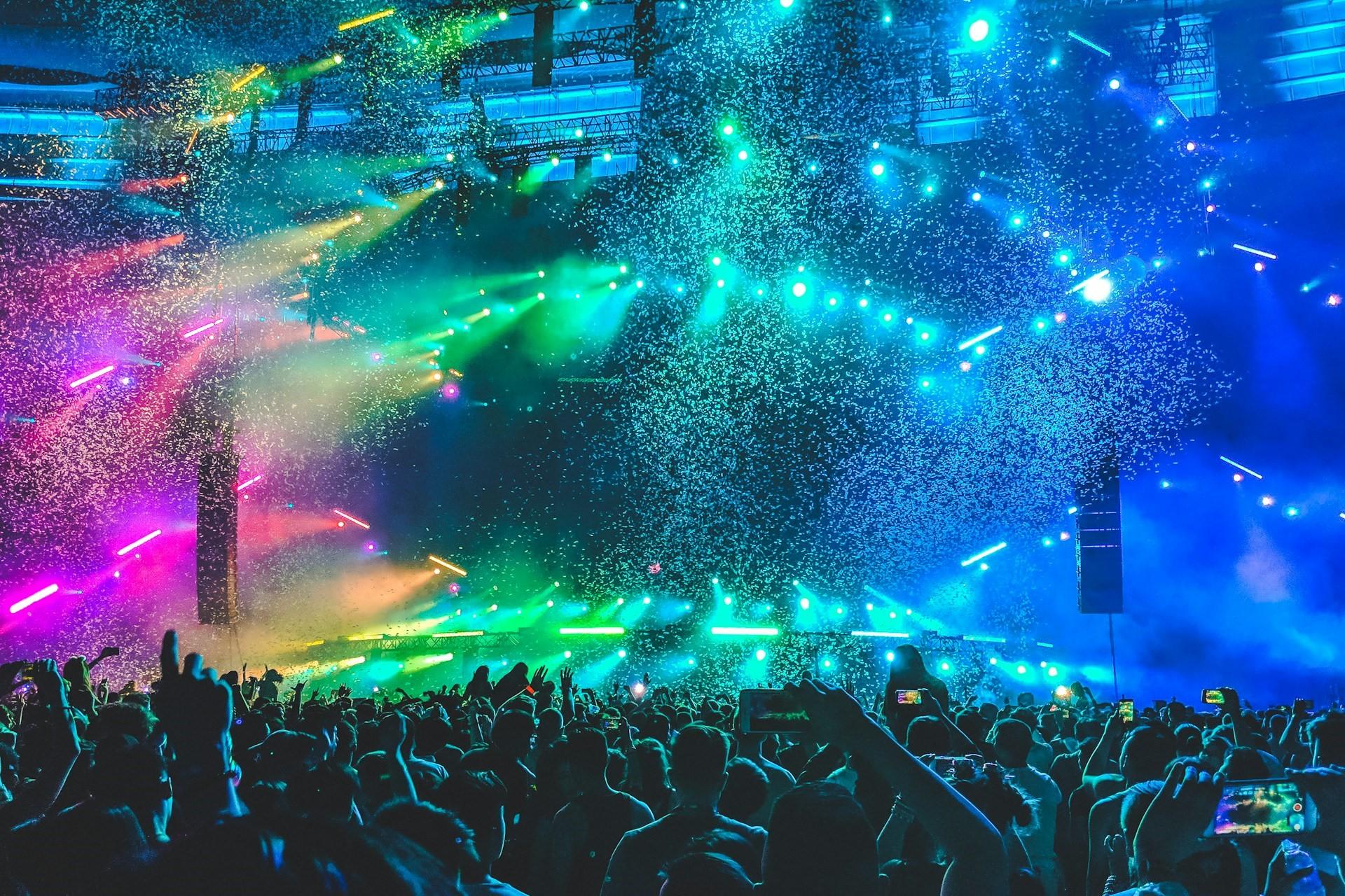 A performance with lights and confetti.