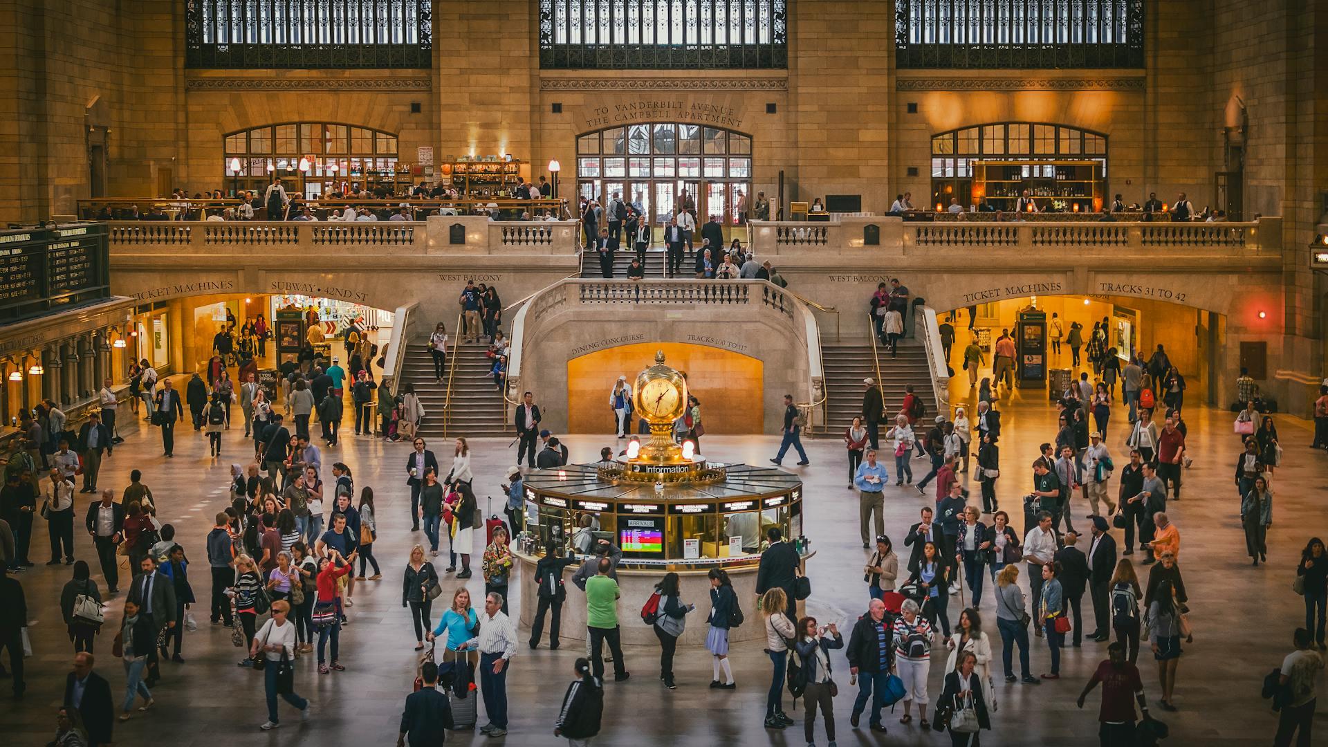 large ground of people in Grand Central station, NYC