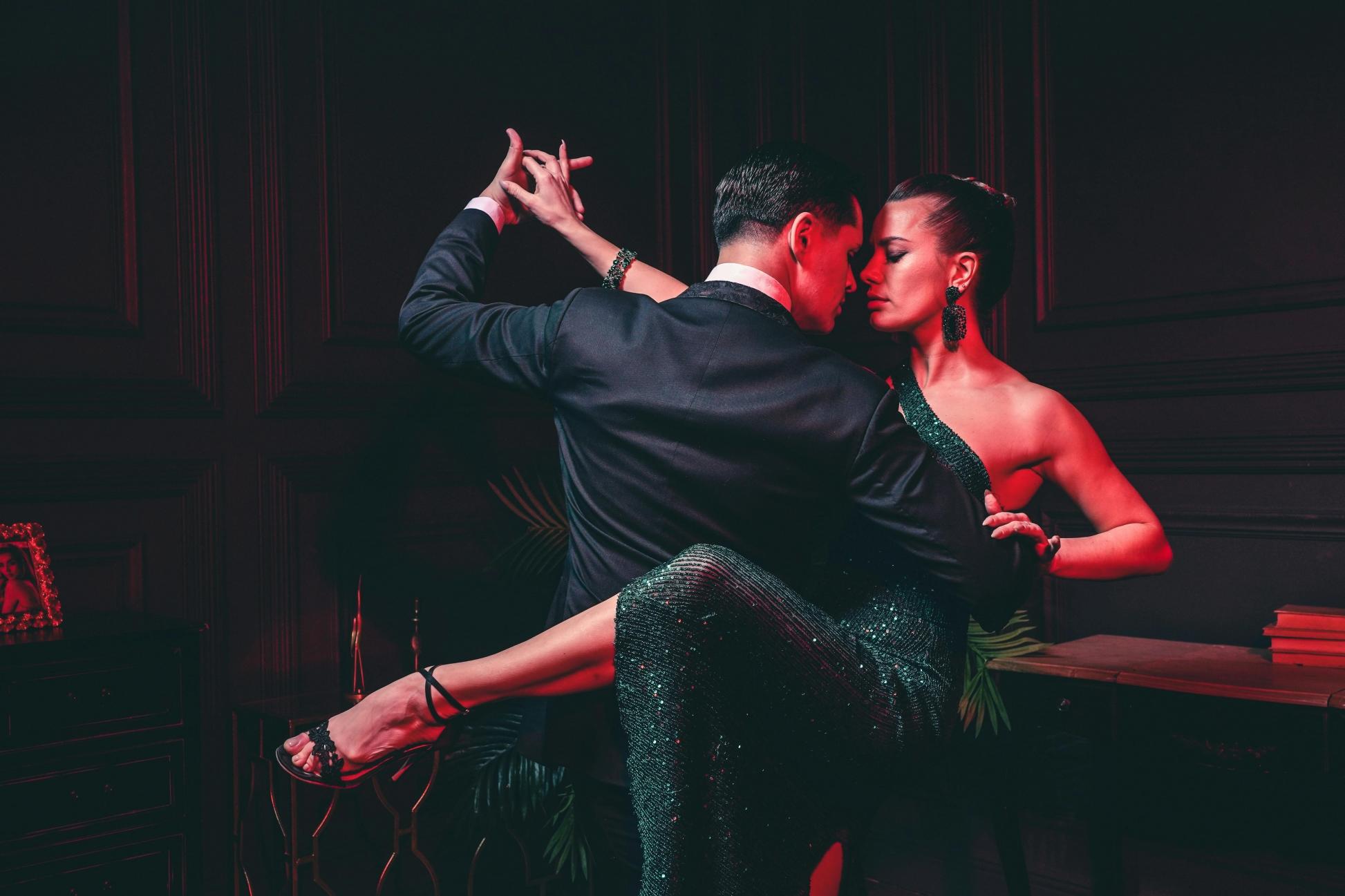 Bachata vs salsa what is the difference between salsa and bachata 