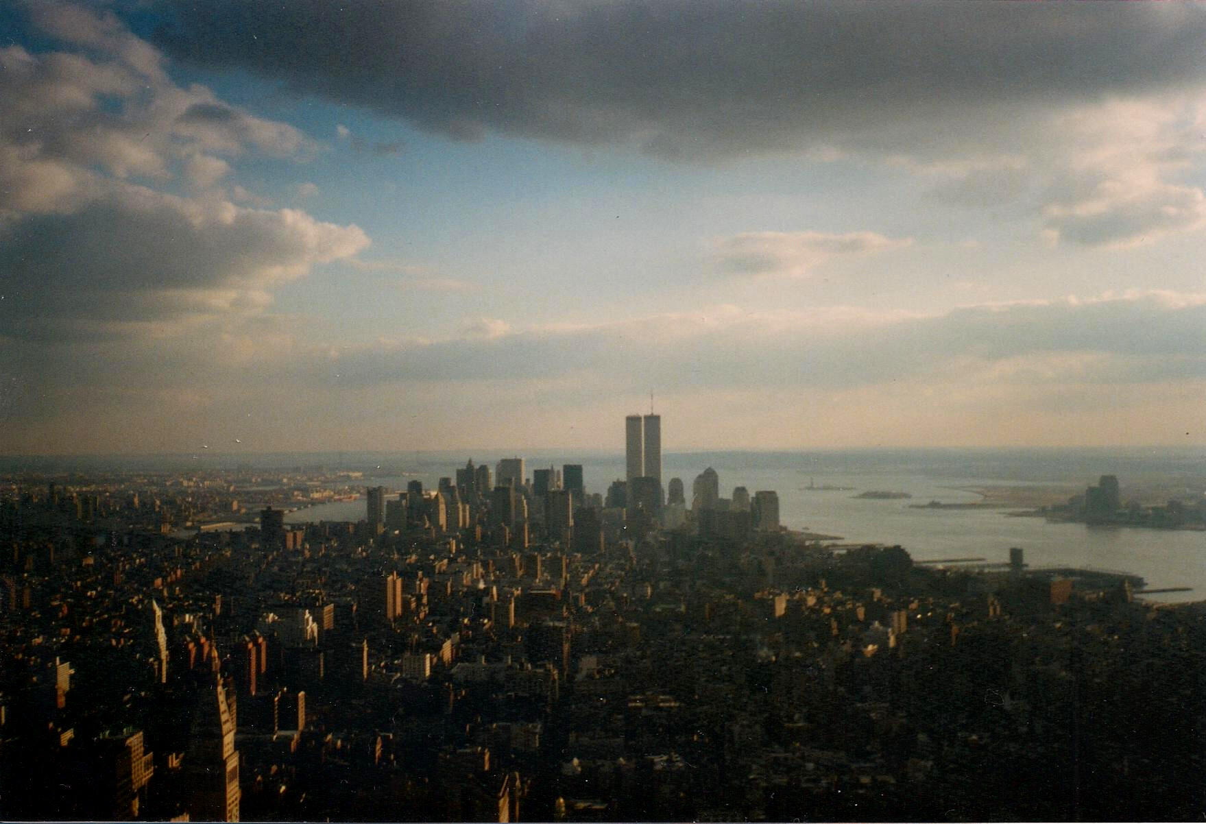 Photo of the Manhattan skyline showing the Twin Towers.