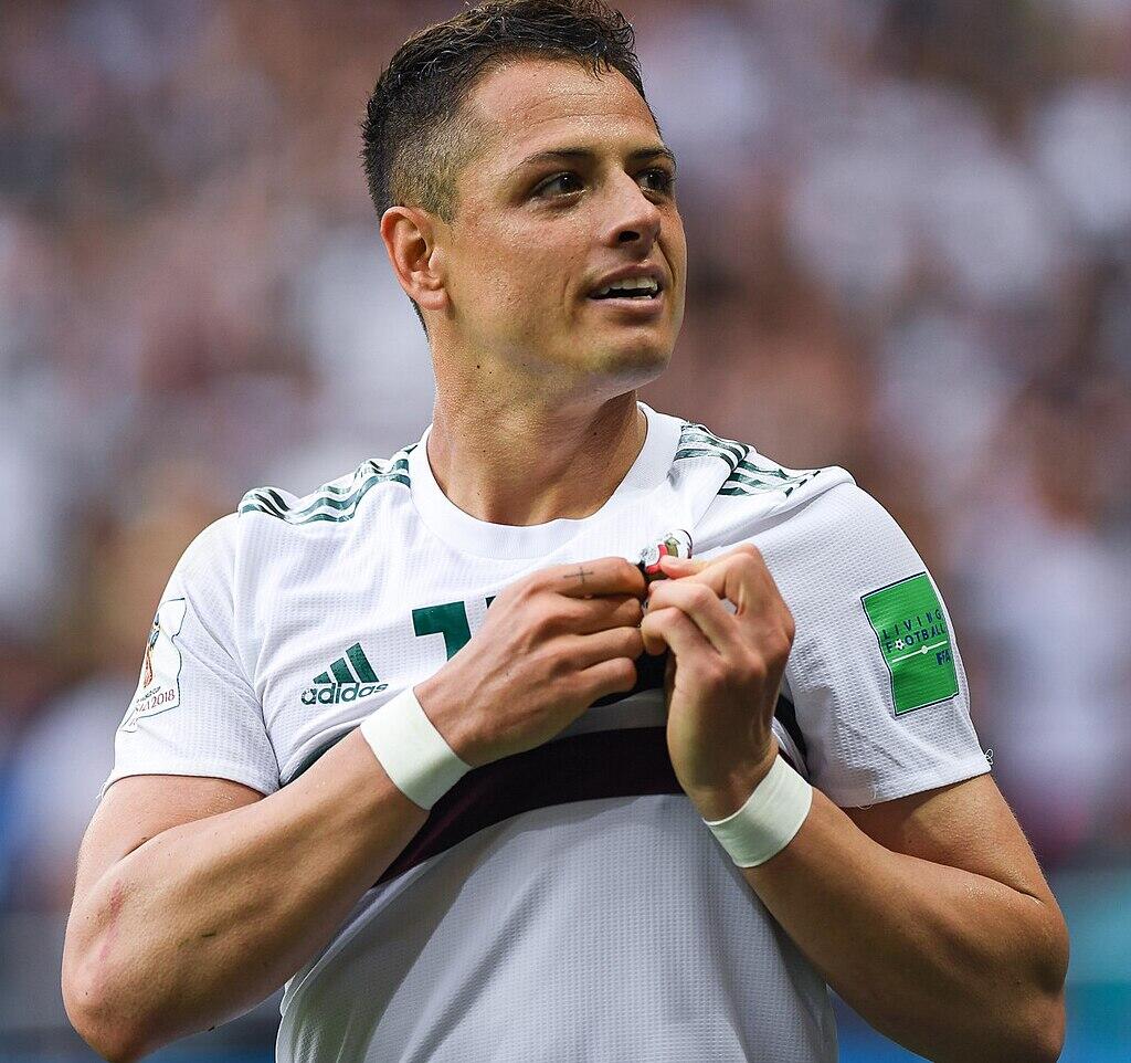Soccer player Javier Hernández Balcázar during a game.