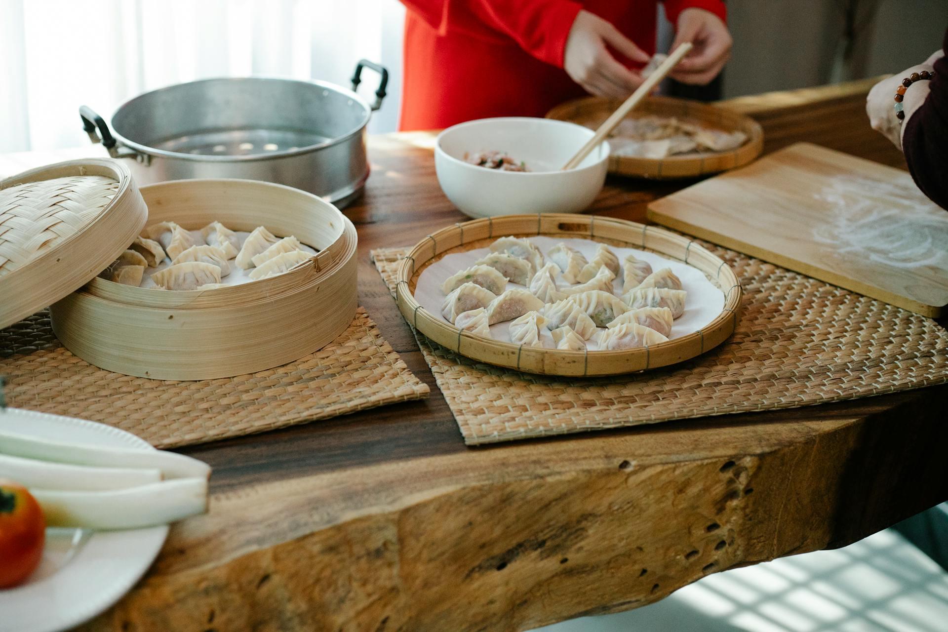 Jiaozi in bamboo steamers.