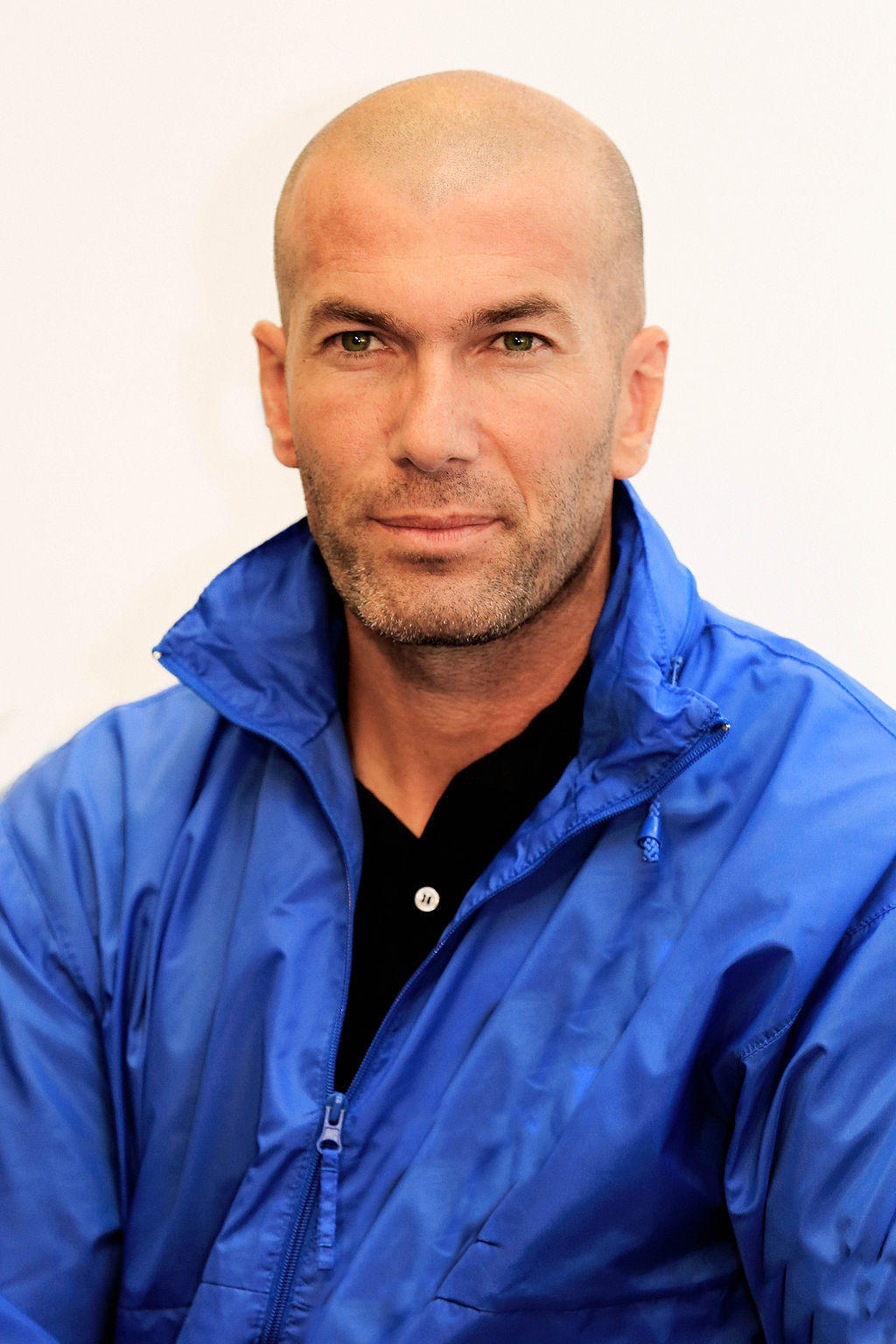 Zidane in a blue jacket.