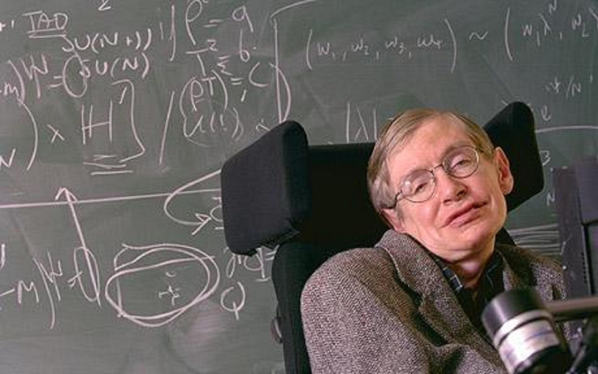 Stephen Hawkings in front of a chalkboard.