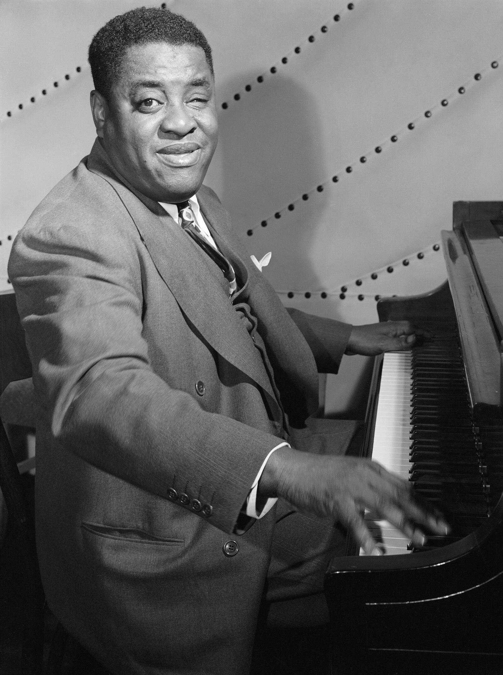 Art Tatum playing the piano