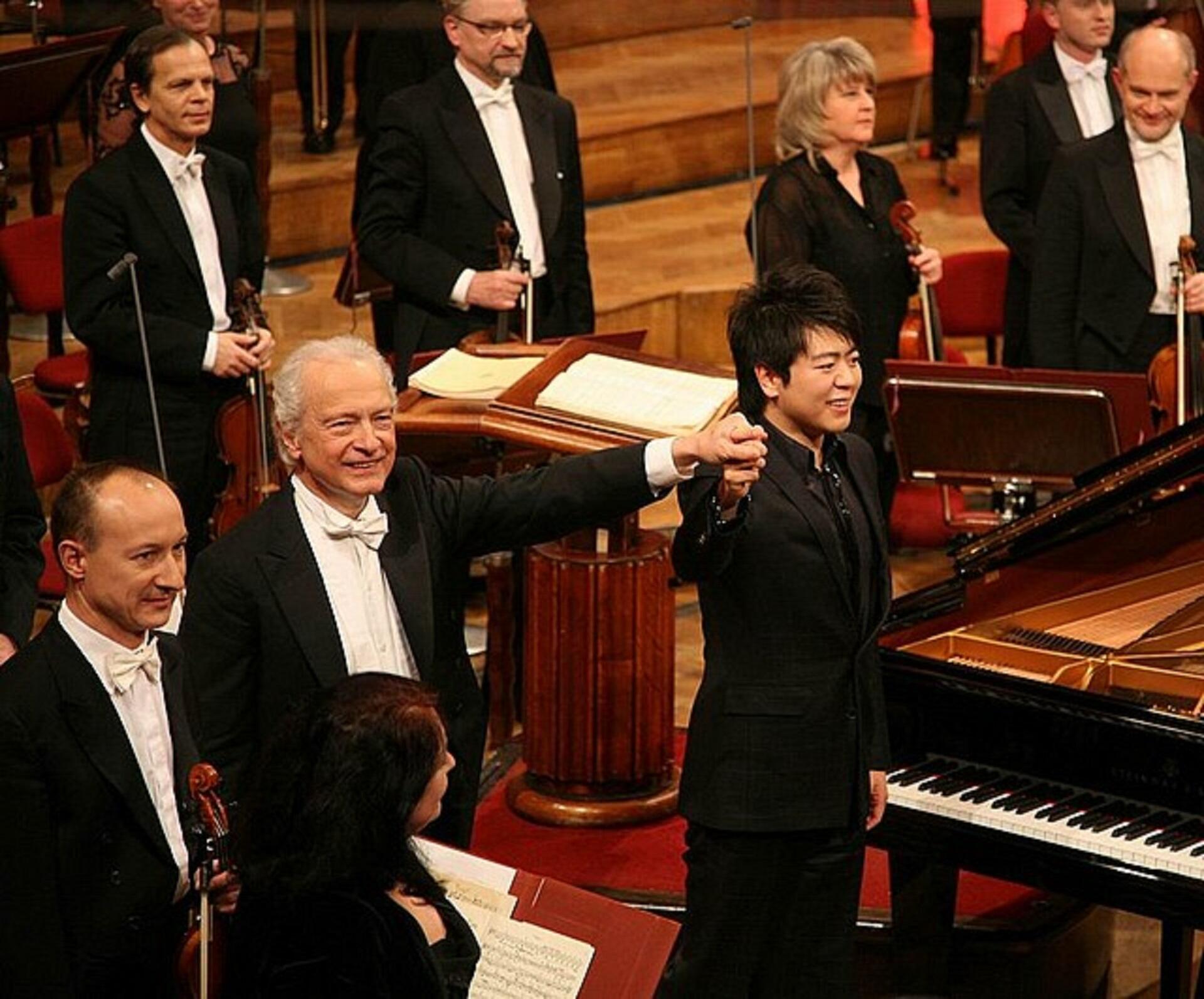 Lang Lang with members of the Polish Orchestra.