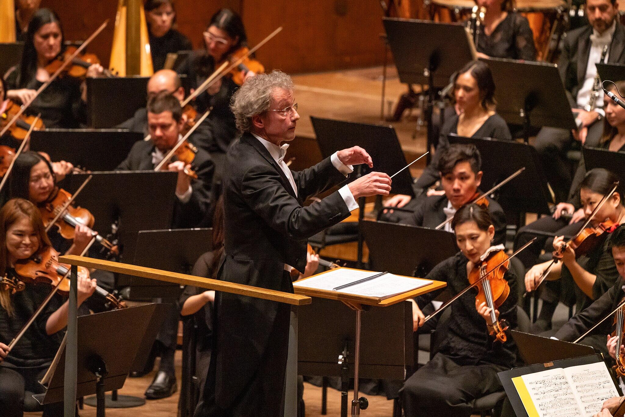 Guest conductor Franz Wesler-Möst conducting NY Phil