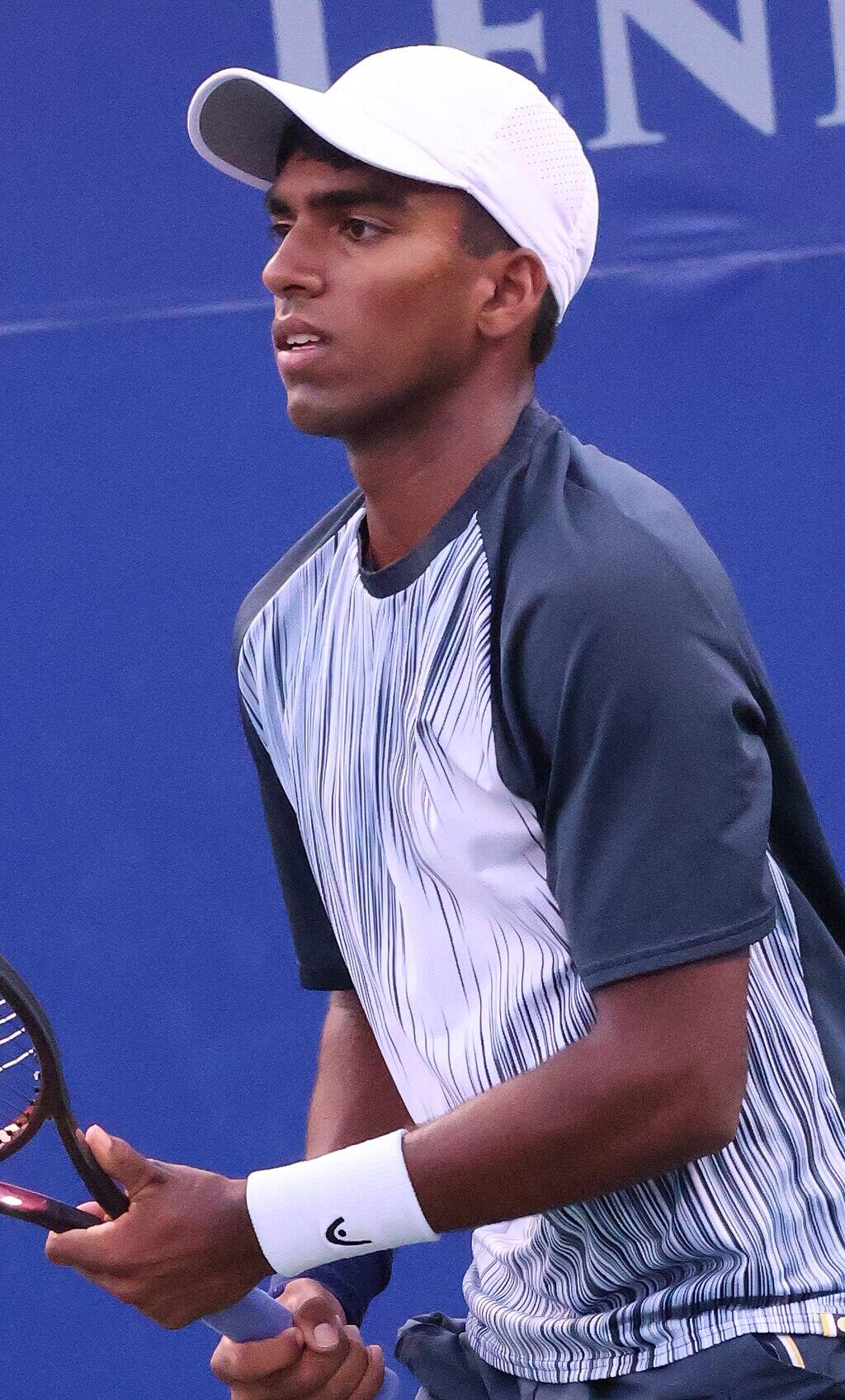 Nishesh Basavareddy playing in the second round of the 2024 Cary Tennis Classic