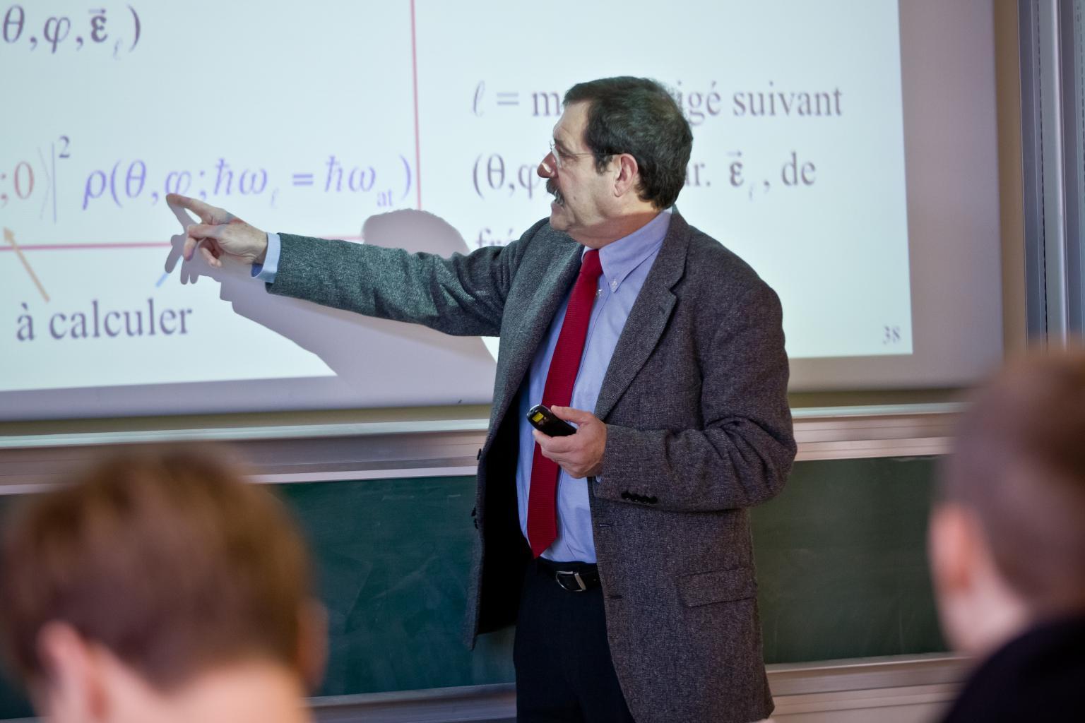 Alain Aspect teaching a class.