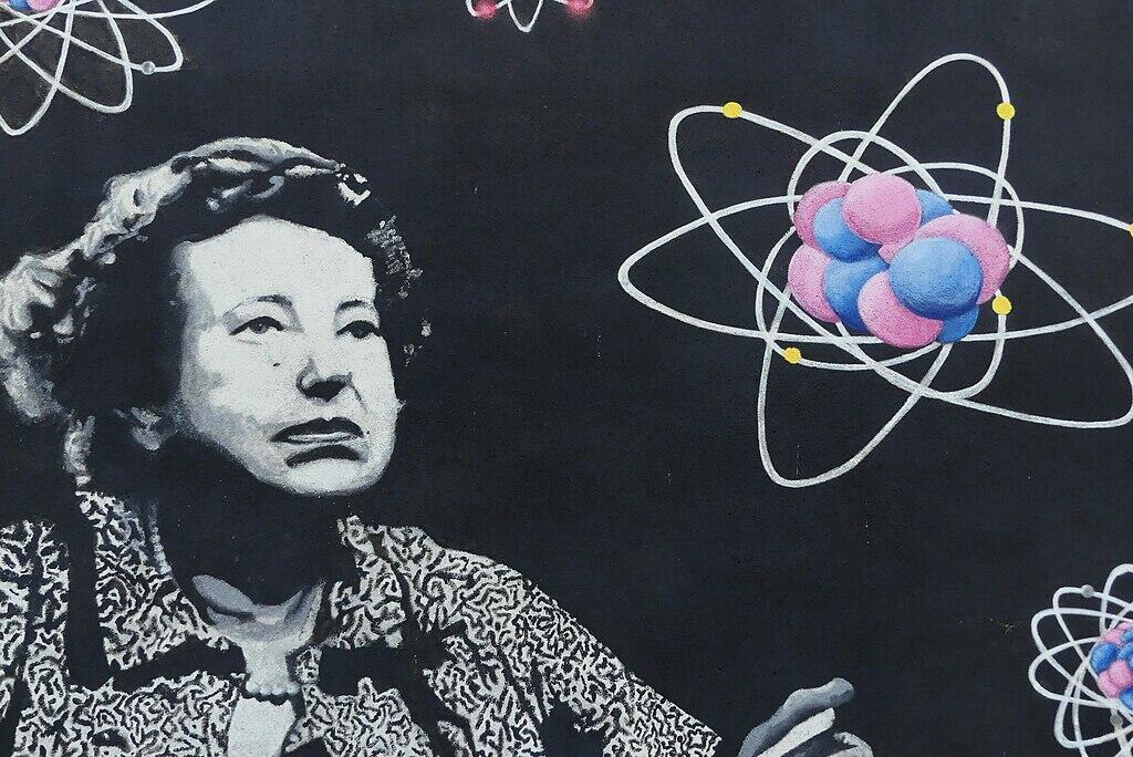 A mural of Maria Goeppert and some atoms.