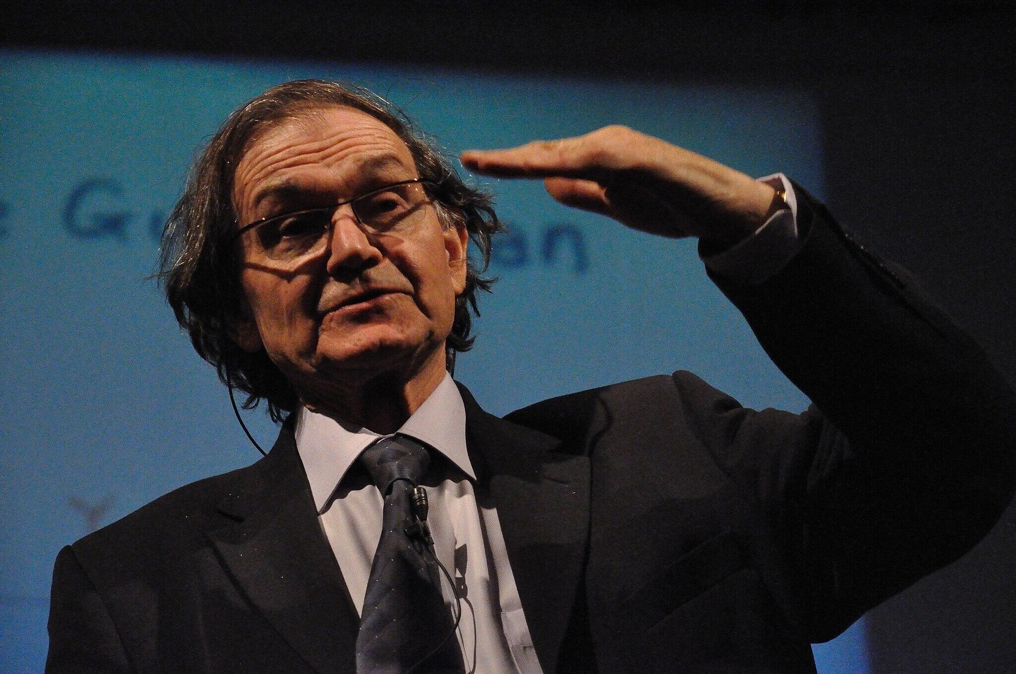 Roger Penrose at a convention.