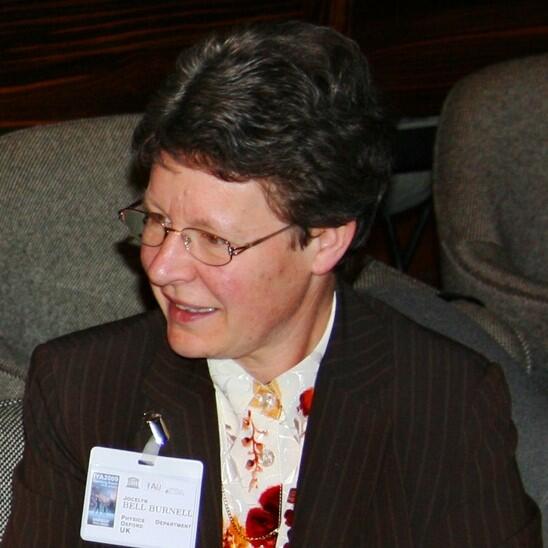 Photo of Jocelyn Bell Burnell at the launch of Iya.