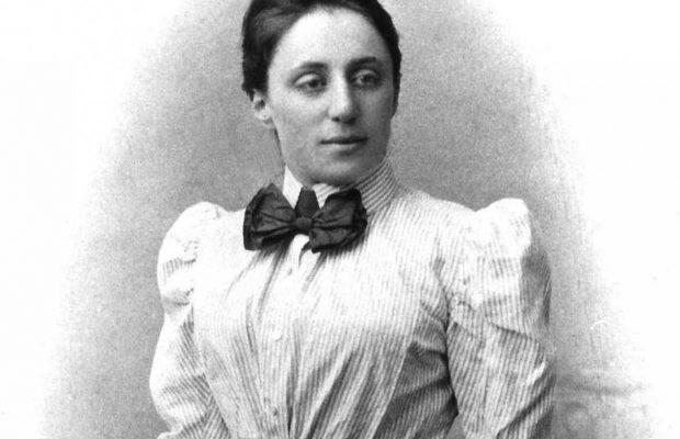 Black and white portrait of Emmy  Noether.
