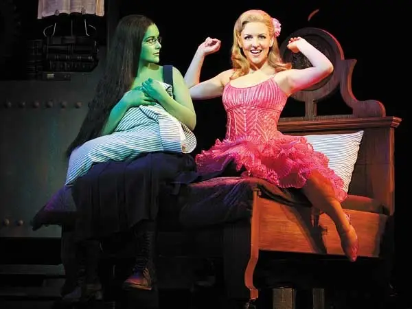 Glinda and Elphaba in the stage version of "Popular"