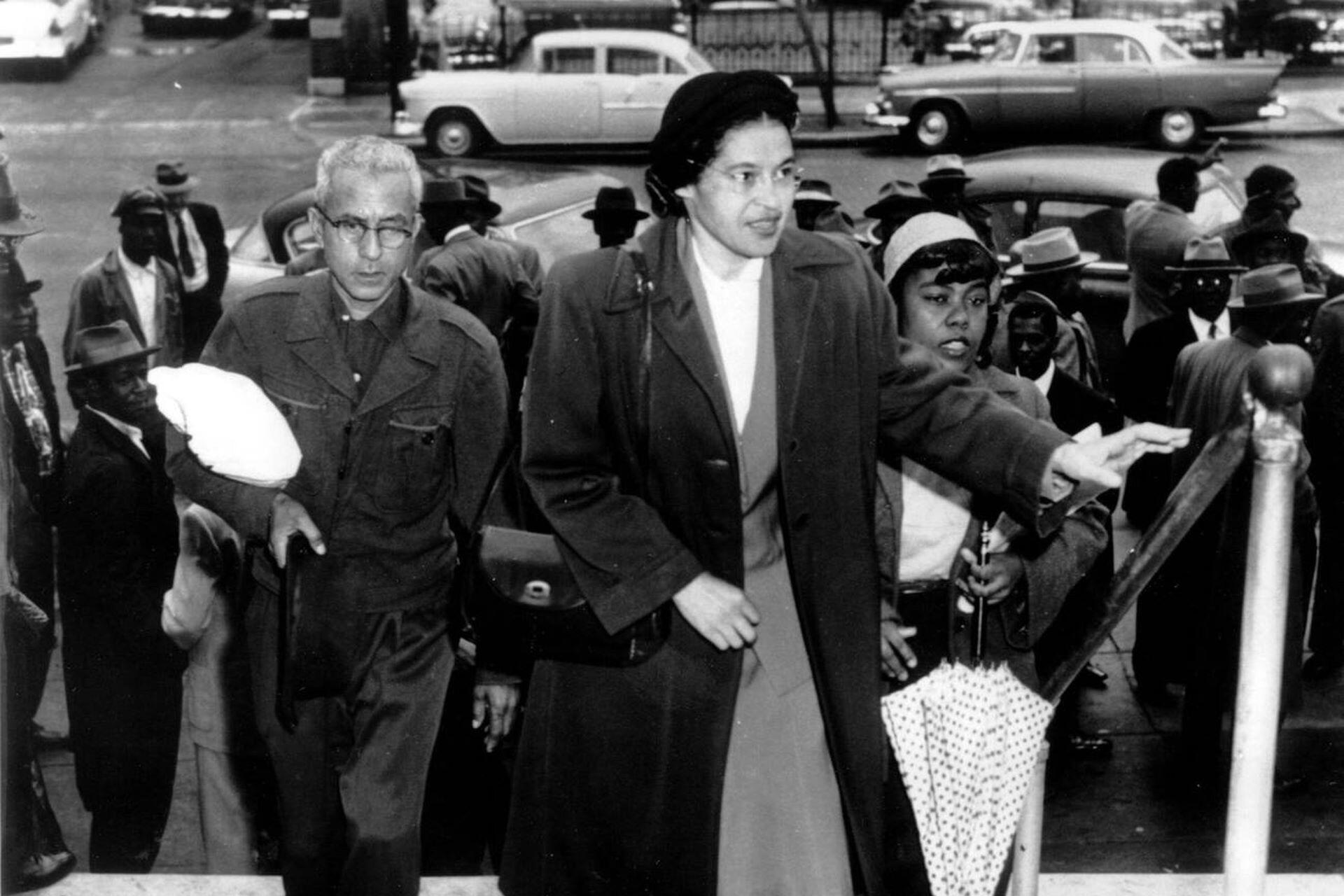 Rosa Parks arriving at circuit court.