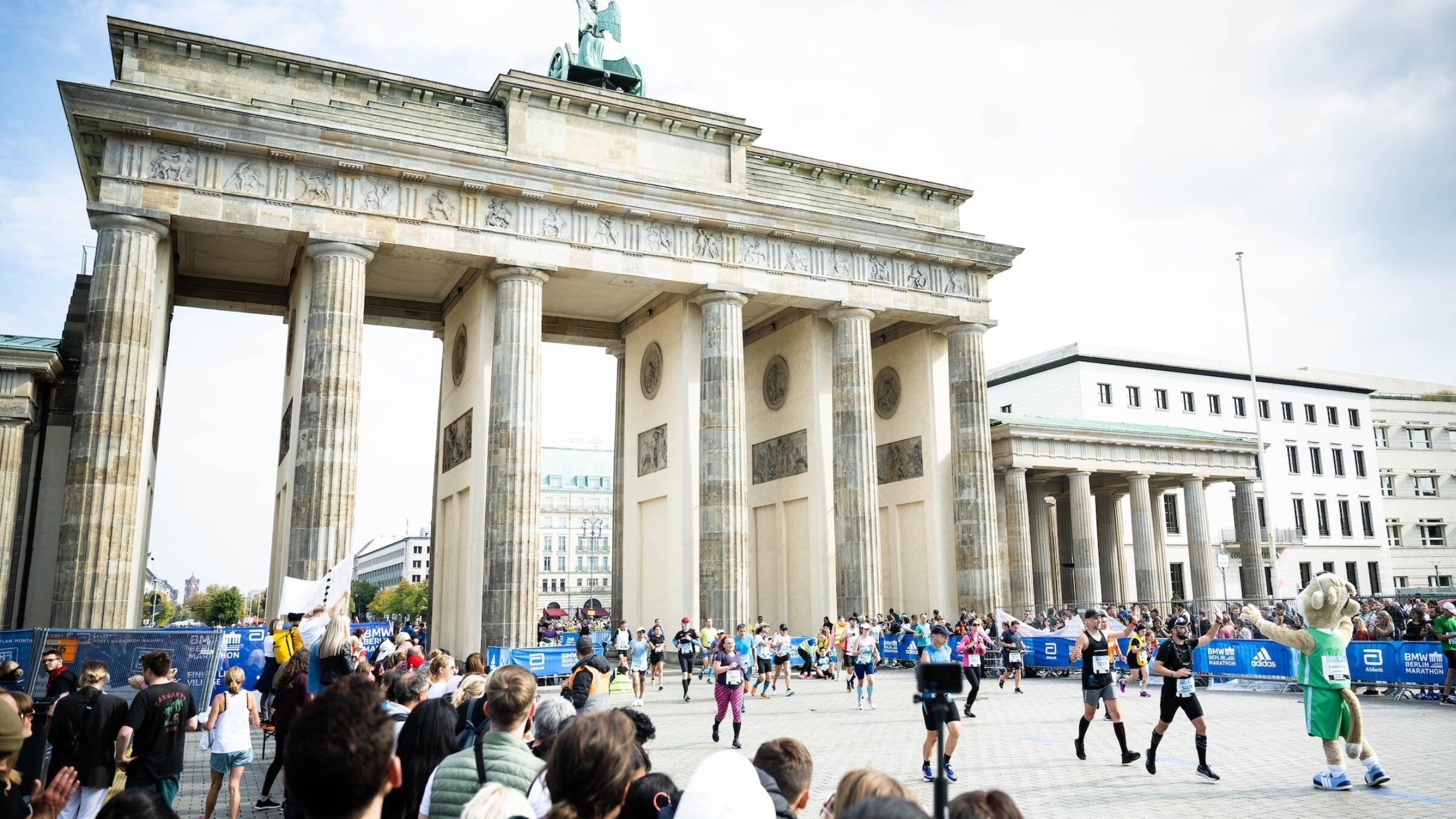 Marathon runners passing under the Brandenburg Gate