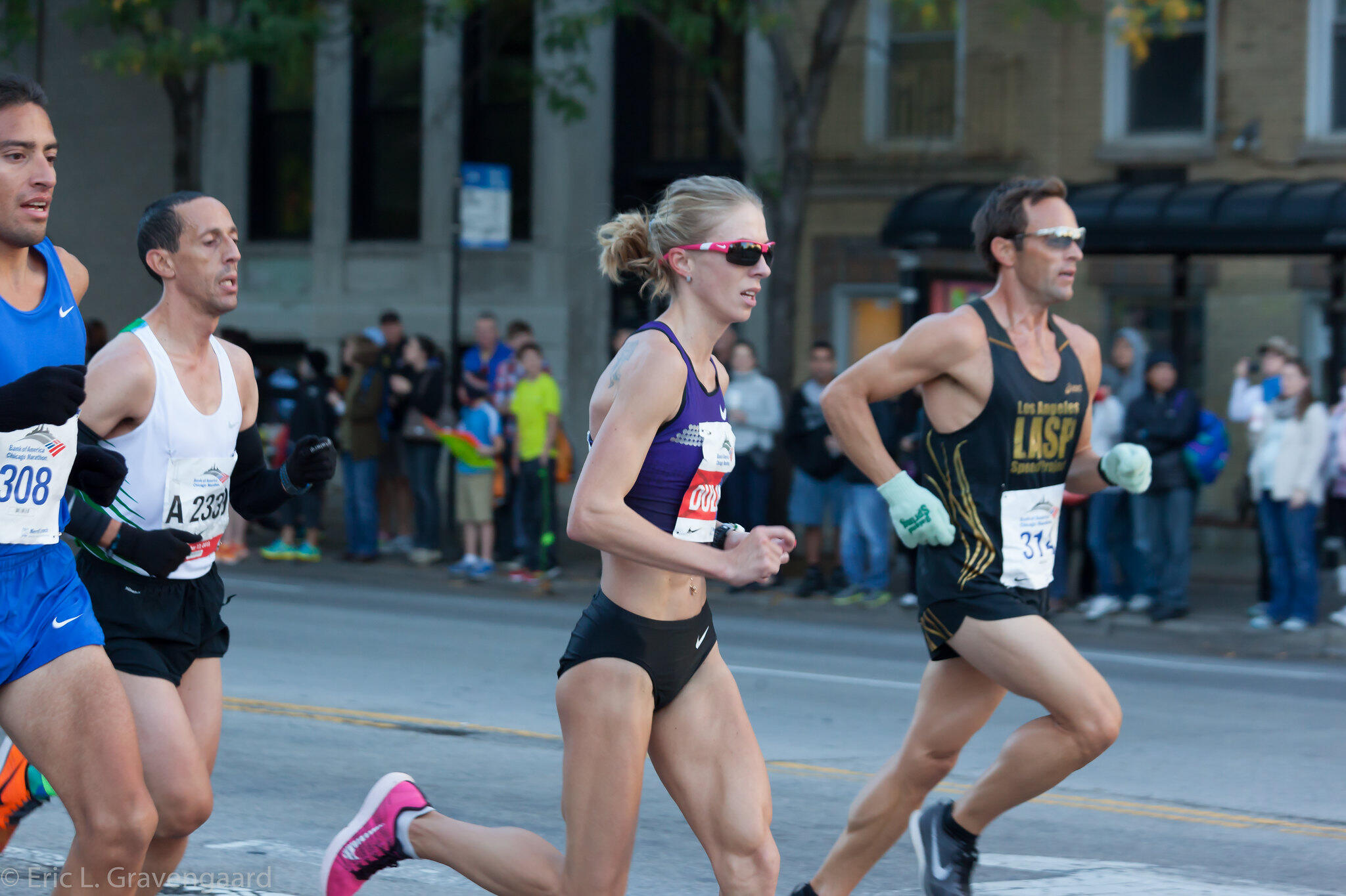 serious runners in the Chicago Marathon