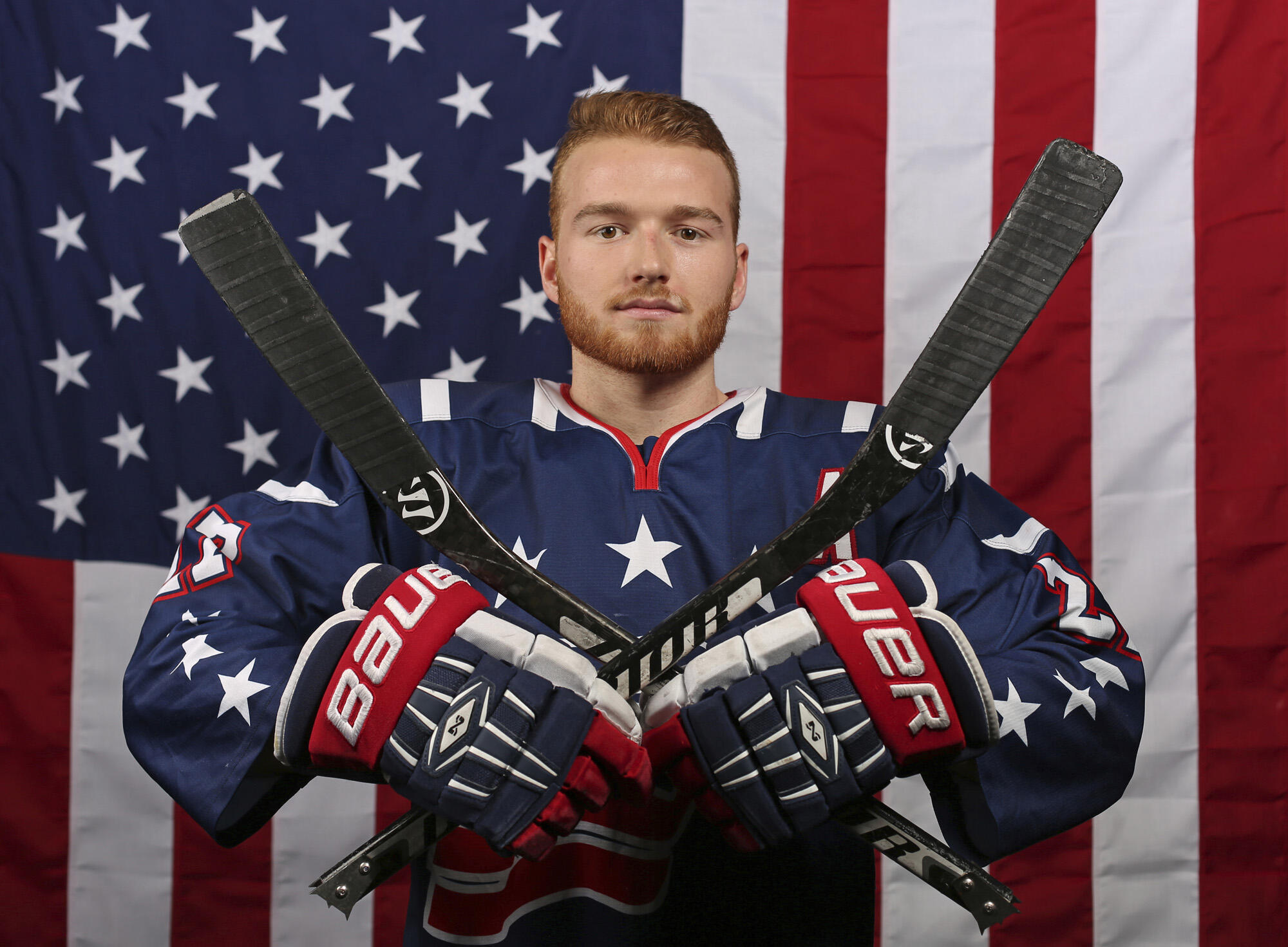 Declan Farmer posa davanti alla bandiera americana. Copyright: Rick Bowmer 