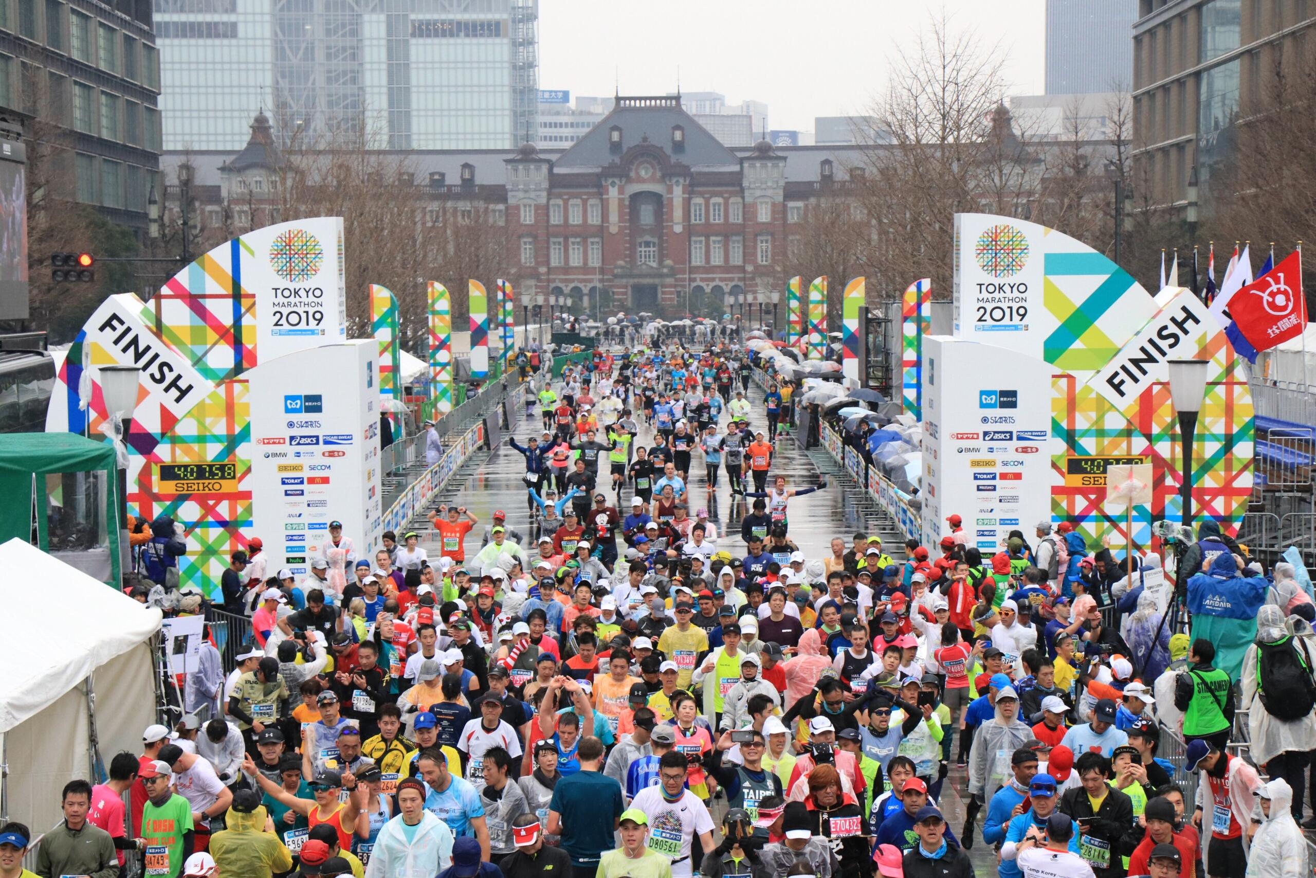 the 2019 Tokyo Marathon finish line with hundreds of runners
