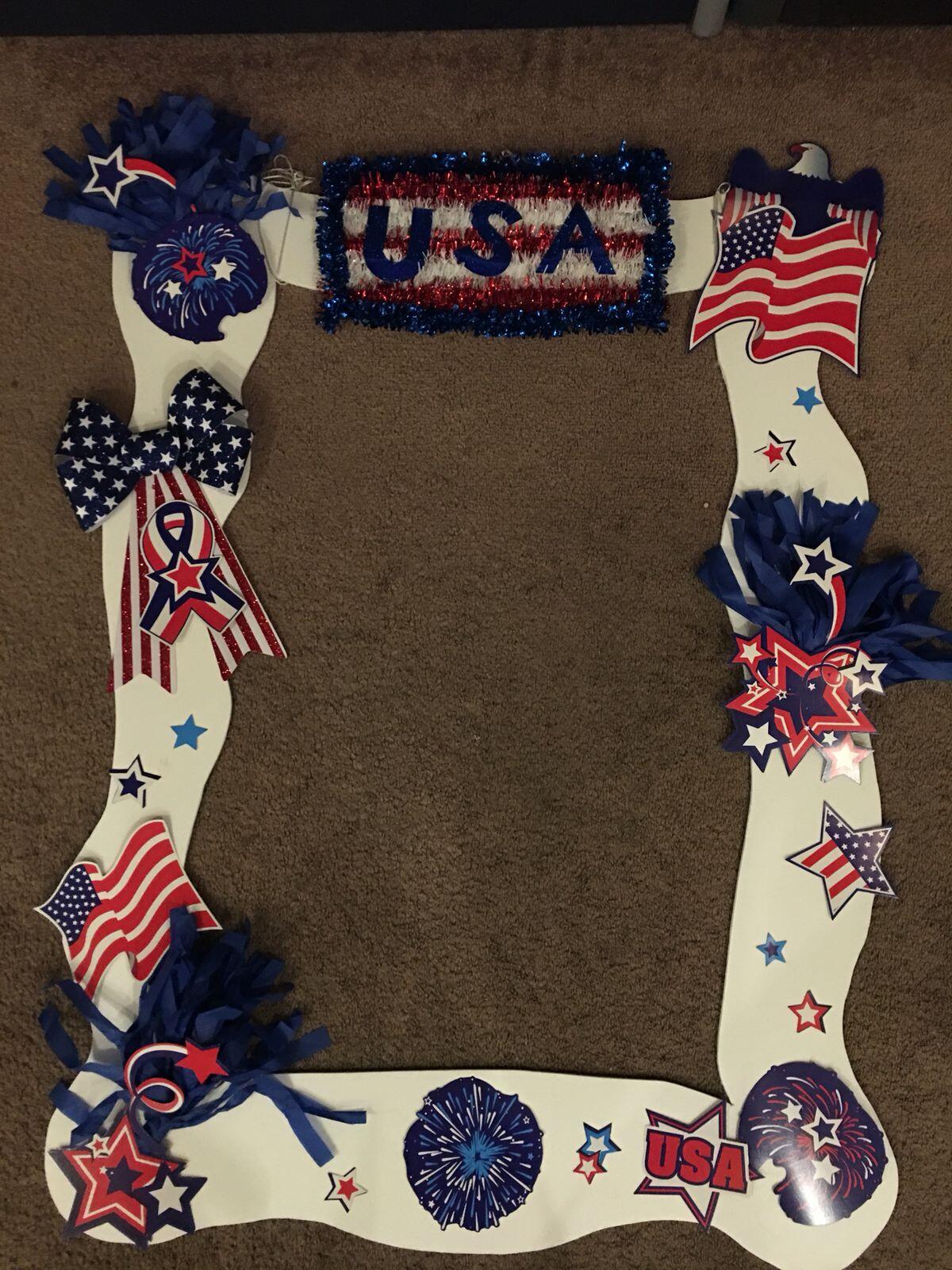 white photo frame with American decorations