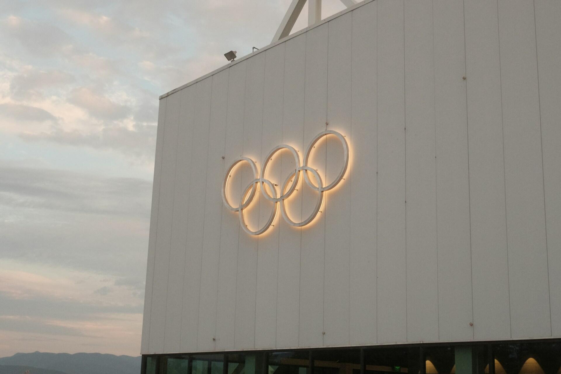 Olympic rings in white