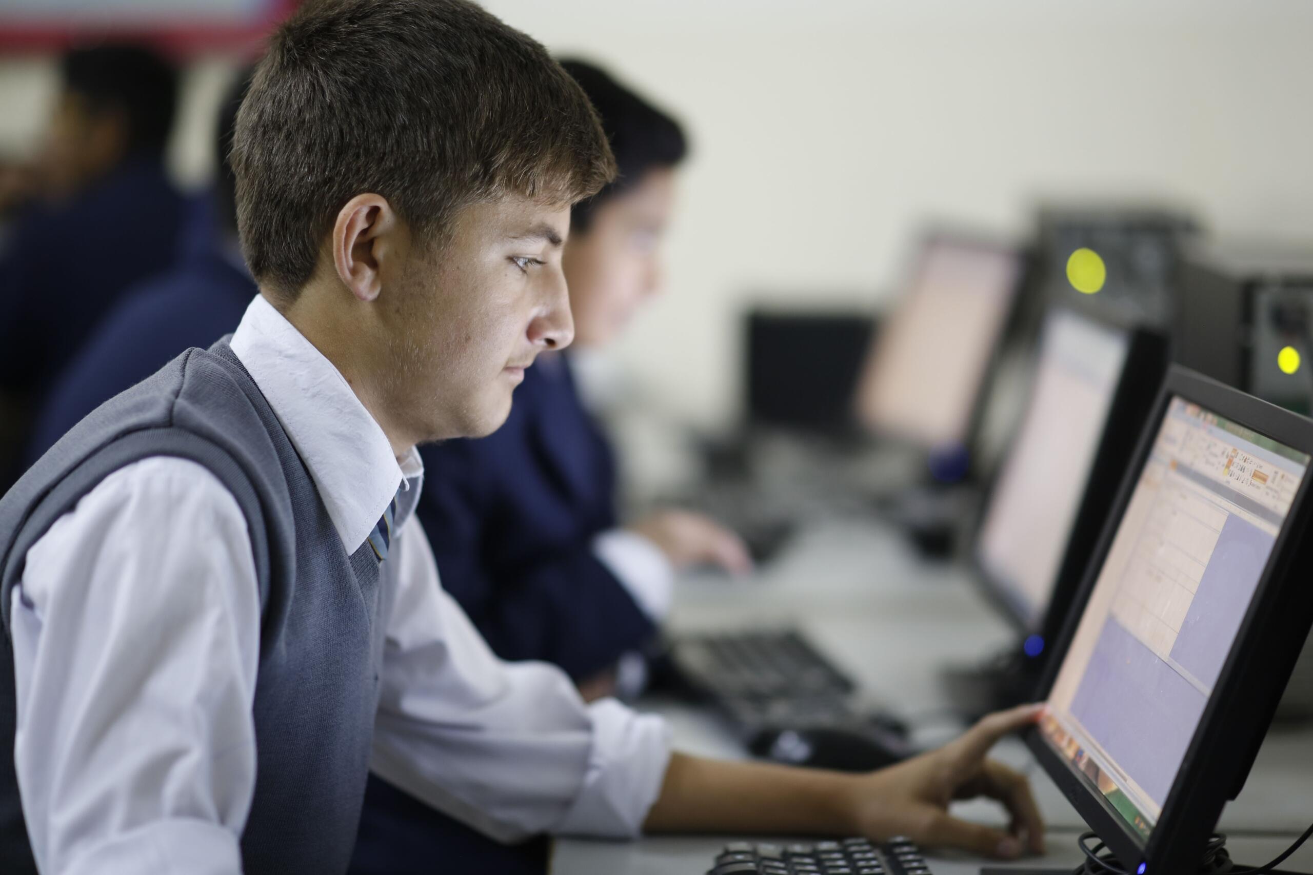 A student is ready to sit his digital SAT exam