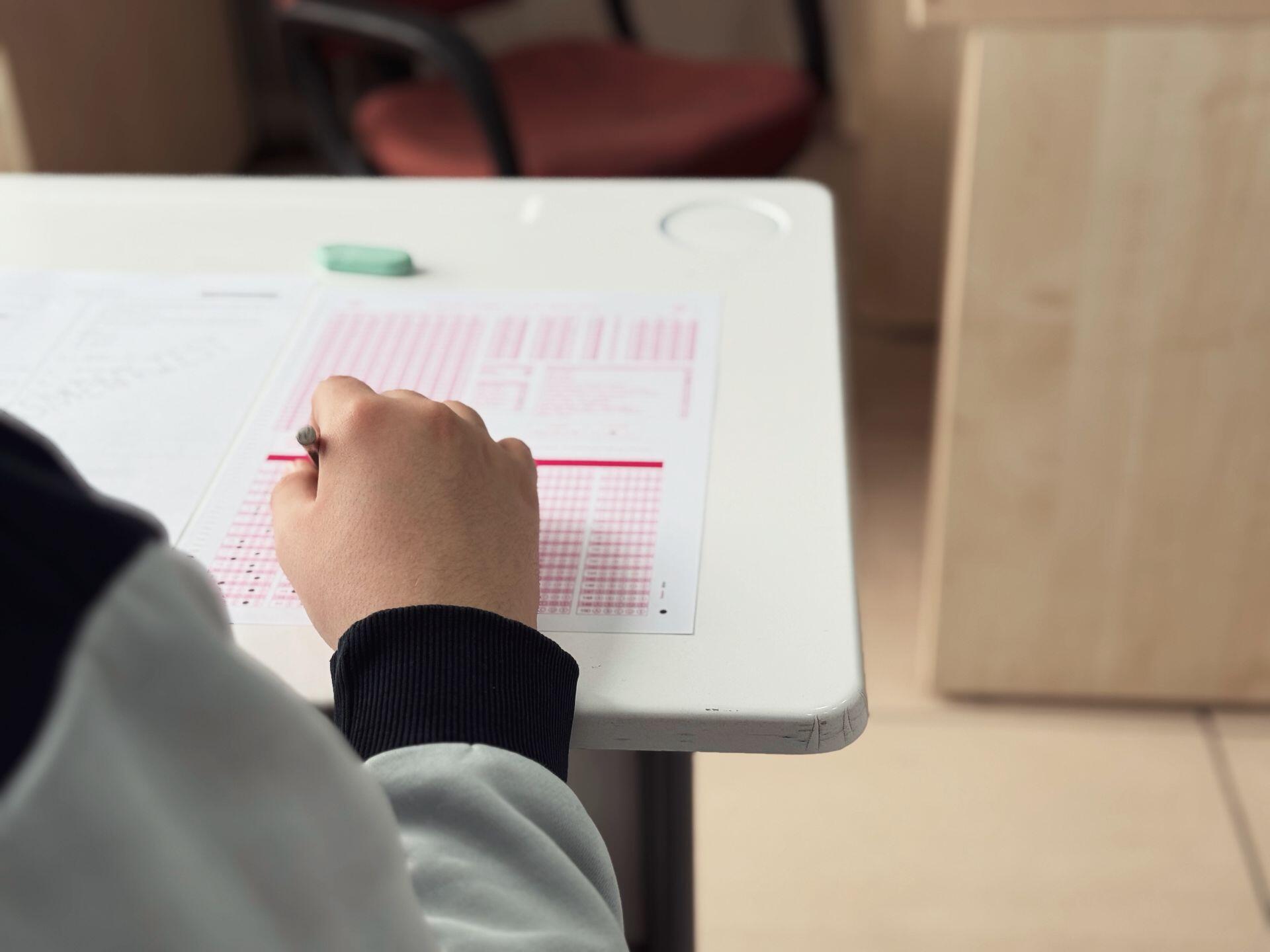 student filling in a multiple choice scantron test page