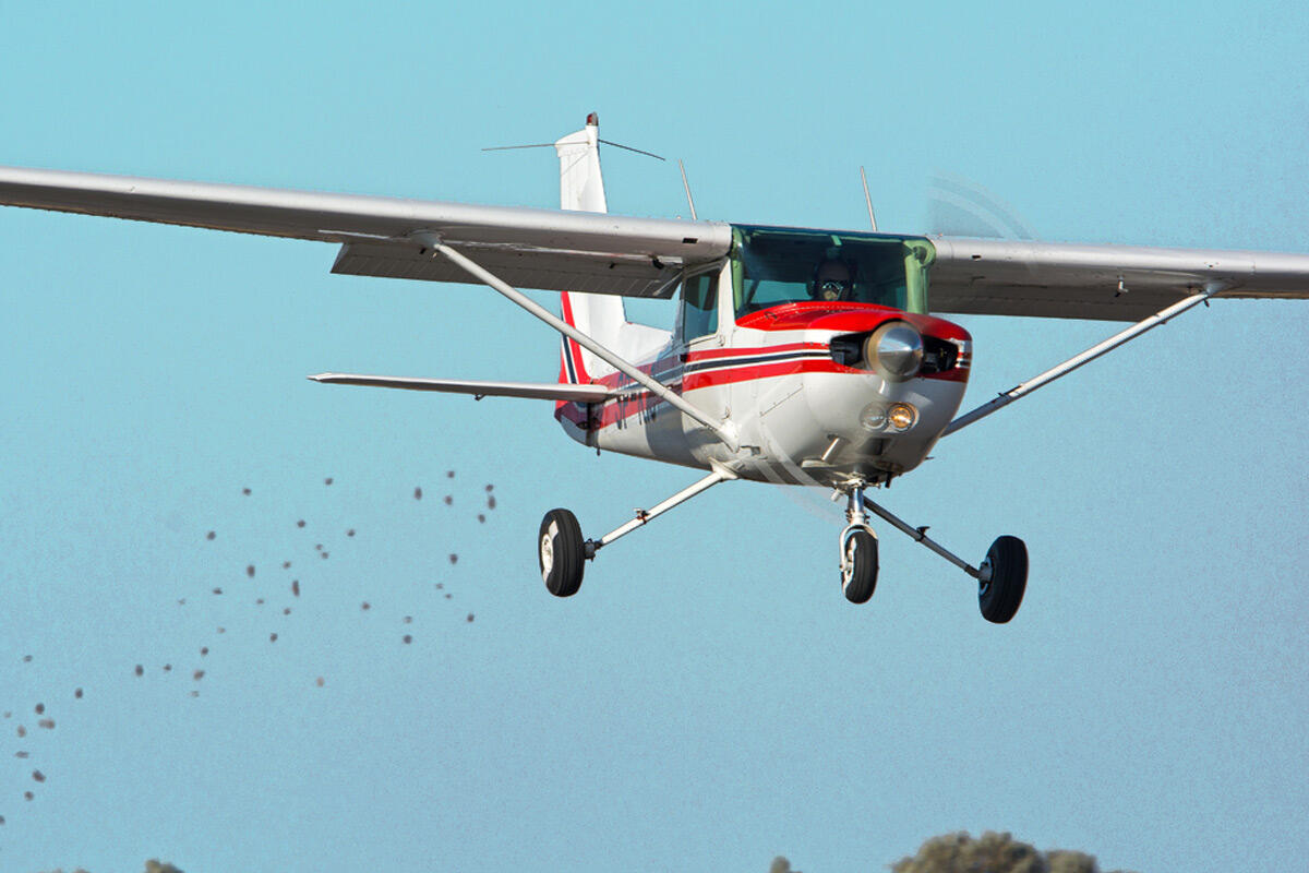 Cessna Airplane Landing Solo-Flight