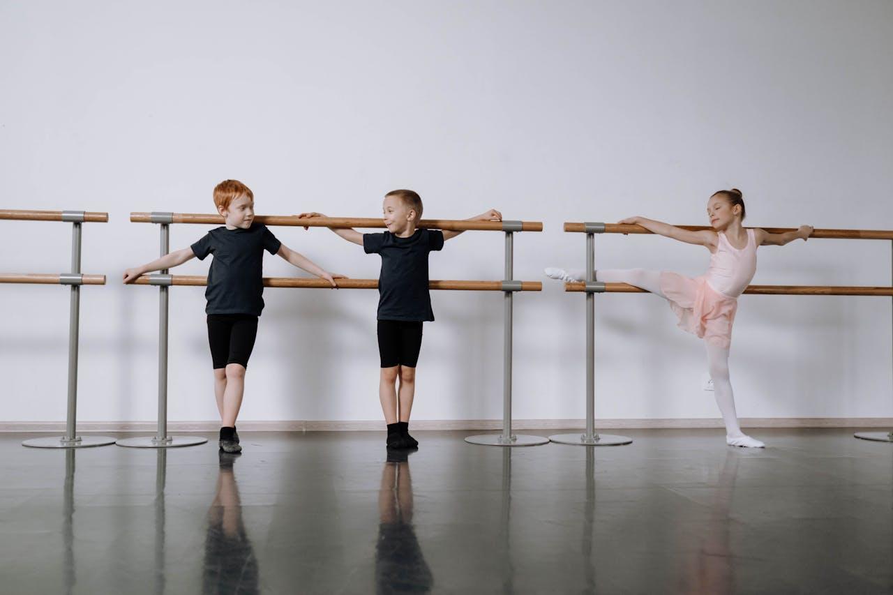 niños en clase de baile