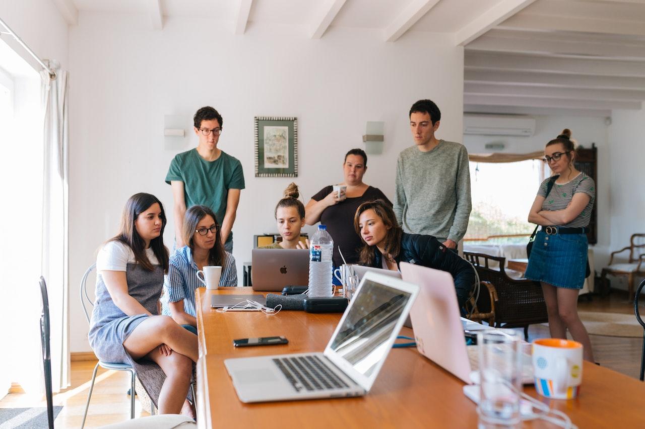 Equipo de trabajo reunido