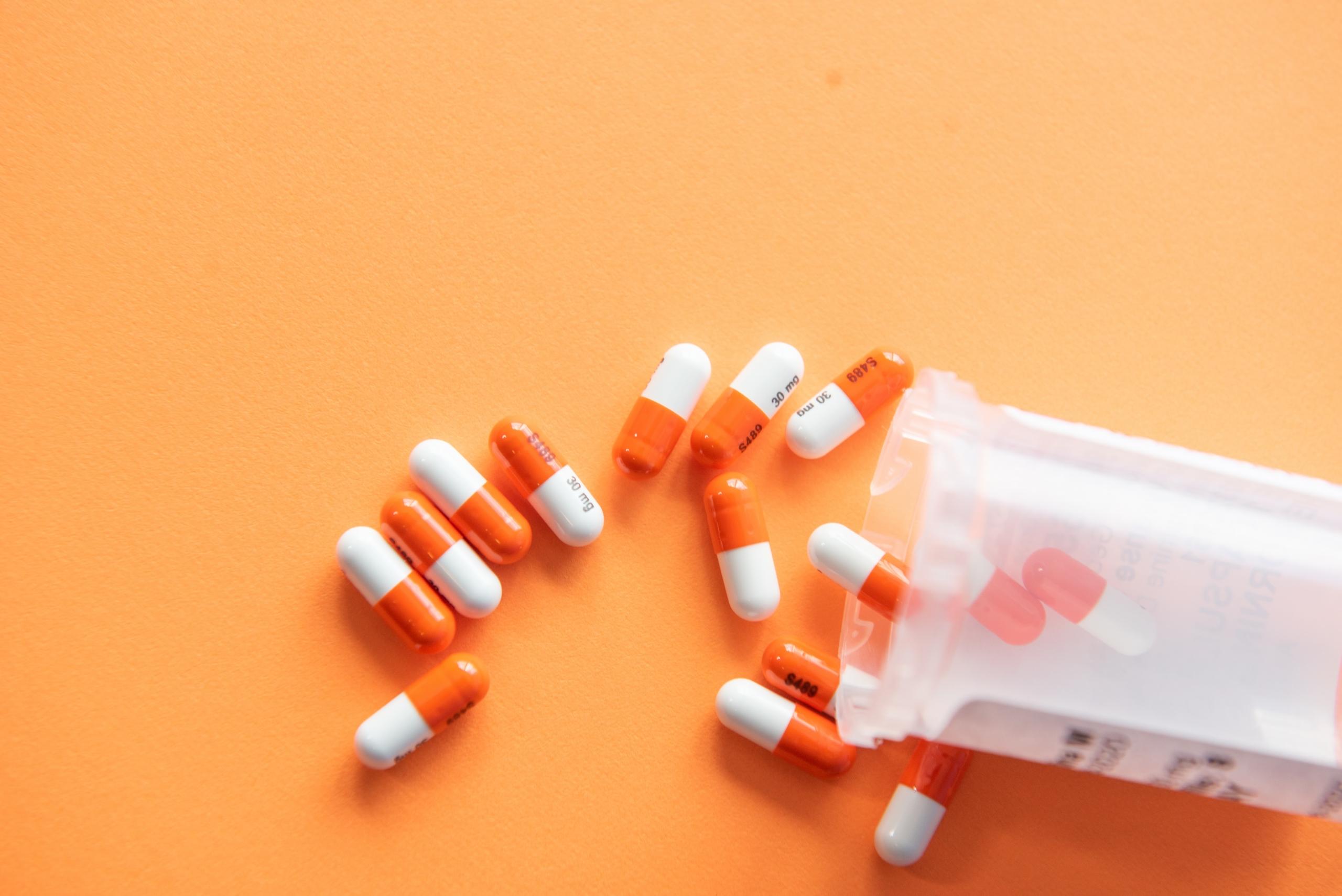 Pote de pastillas sin rótulo