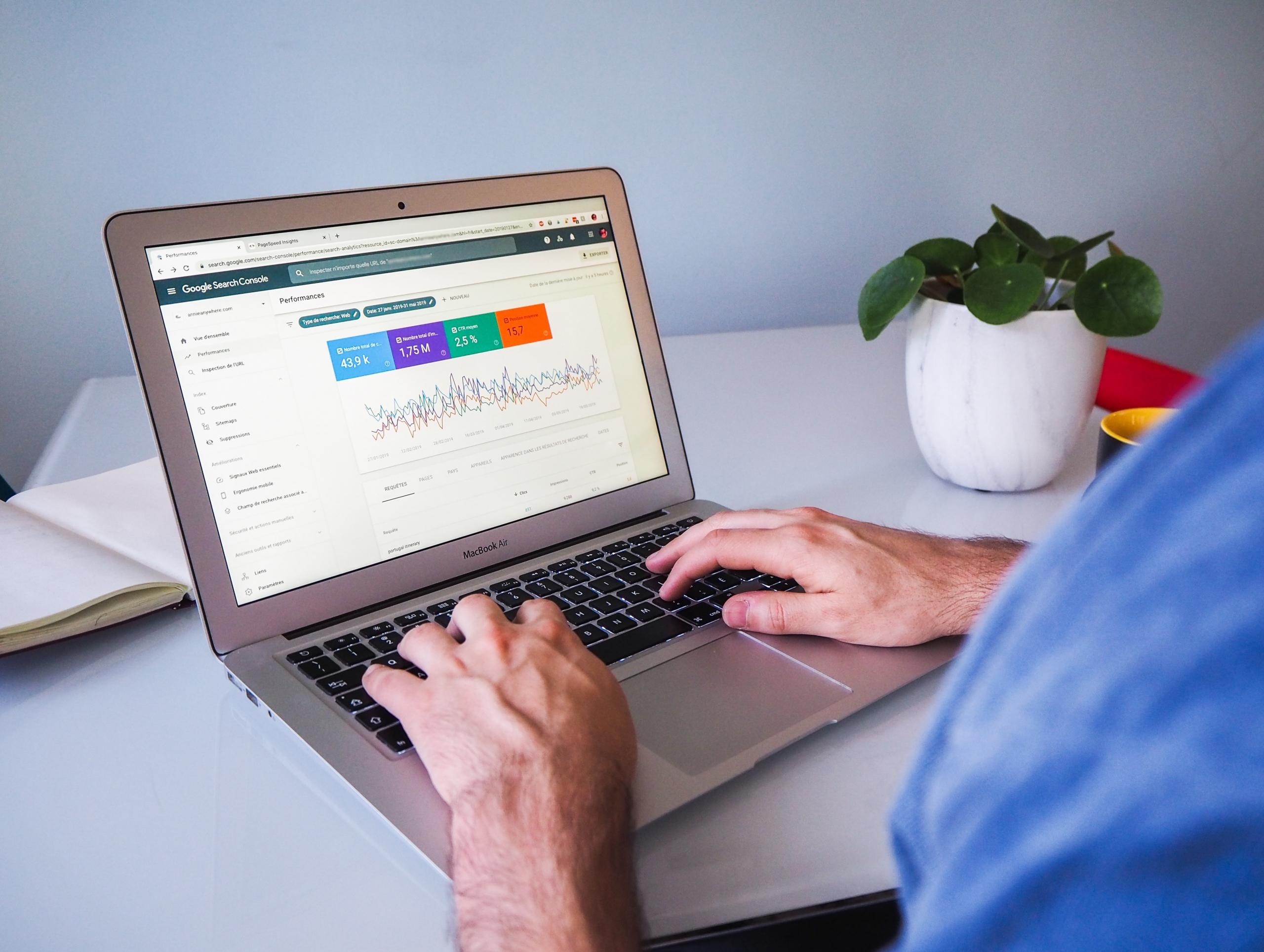 Computadora con google abierto
