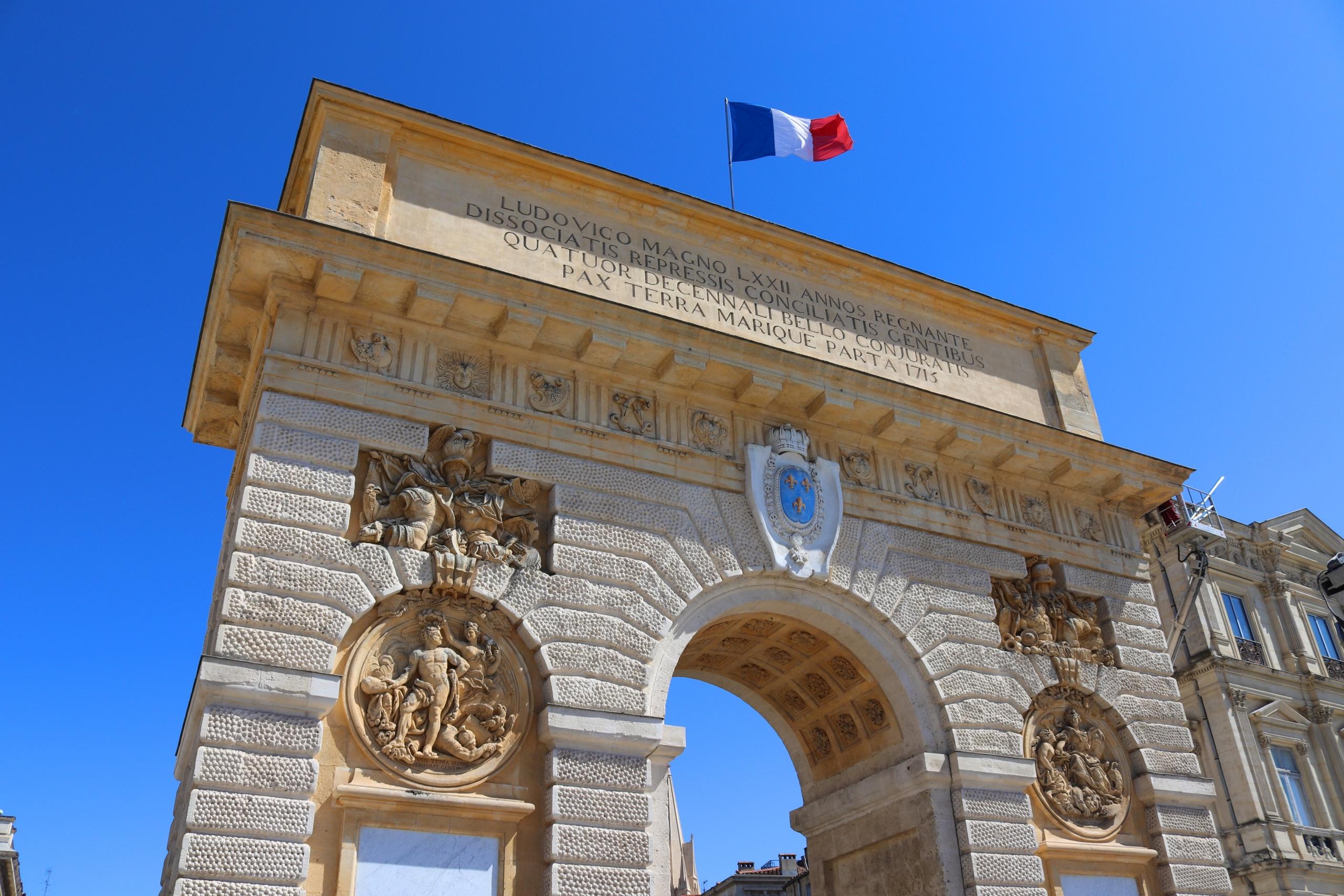 Arco del triunfo en Montpellier, Francia.