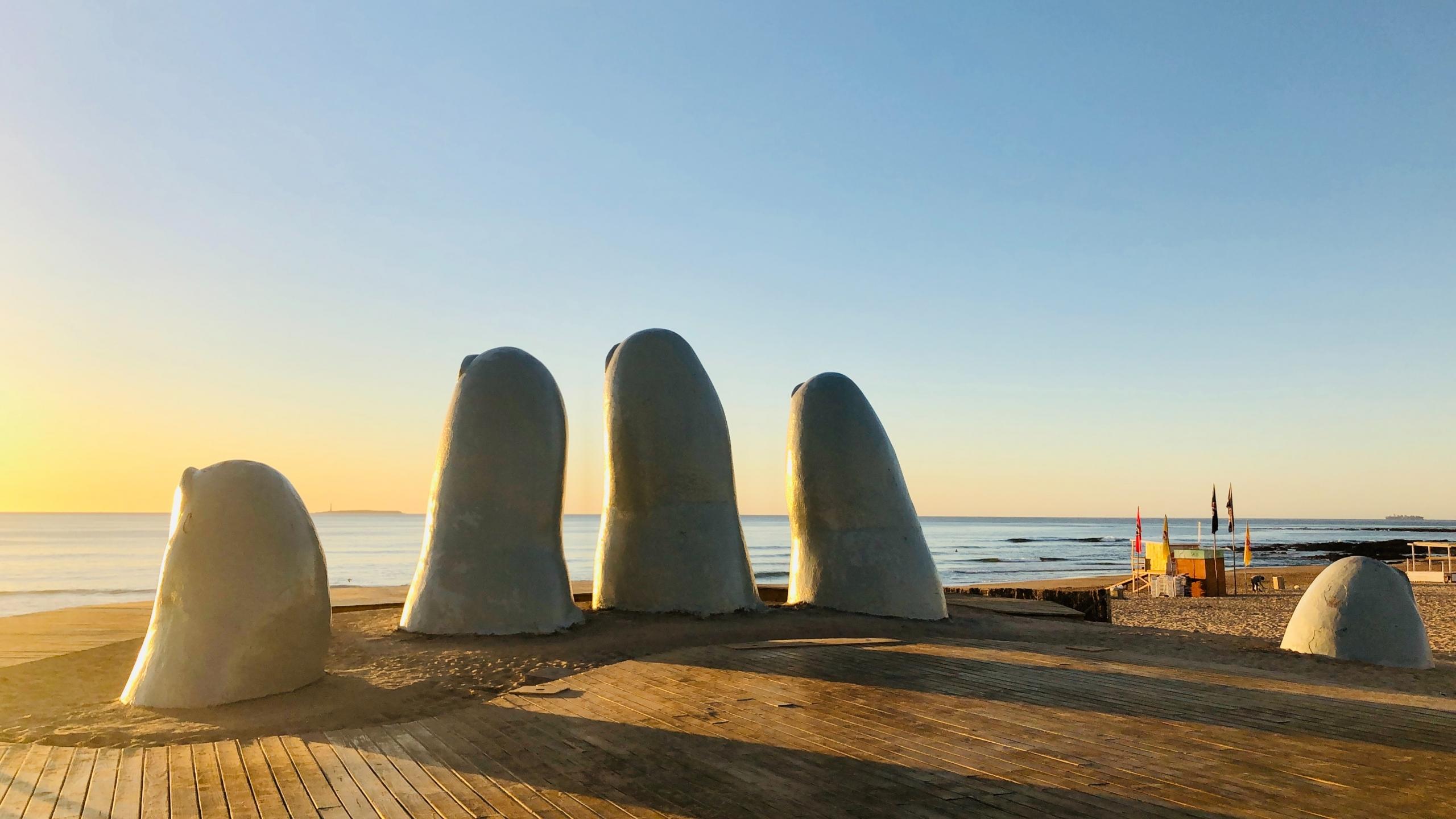 los dedos de Punta del Este