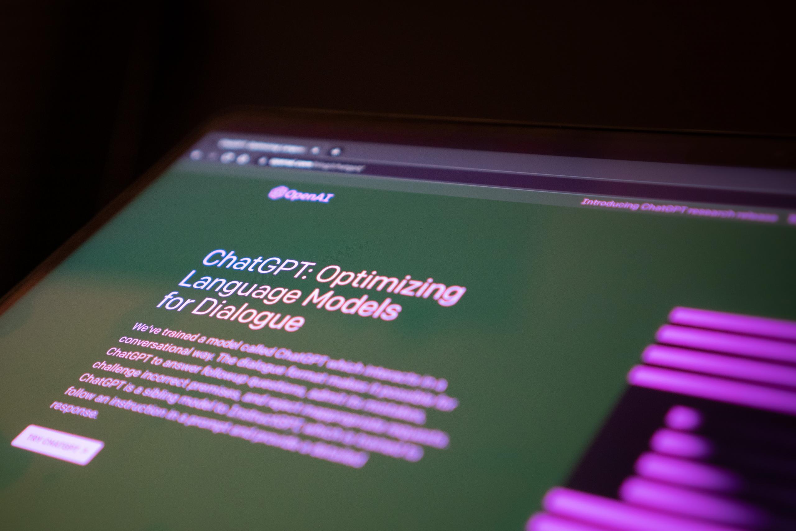 computadora con chatgpt abierto