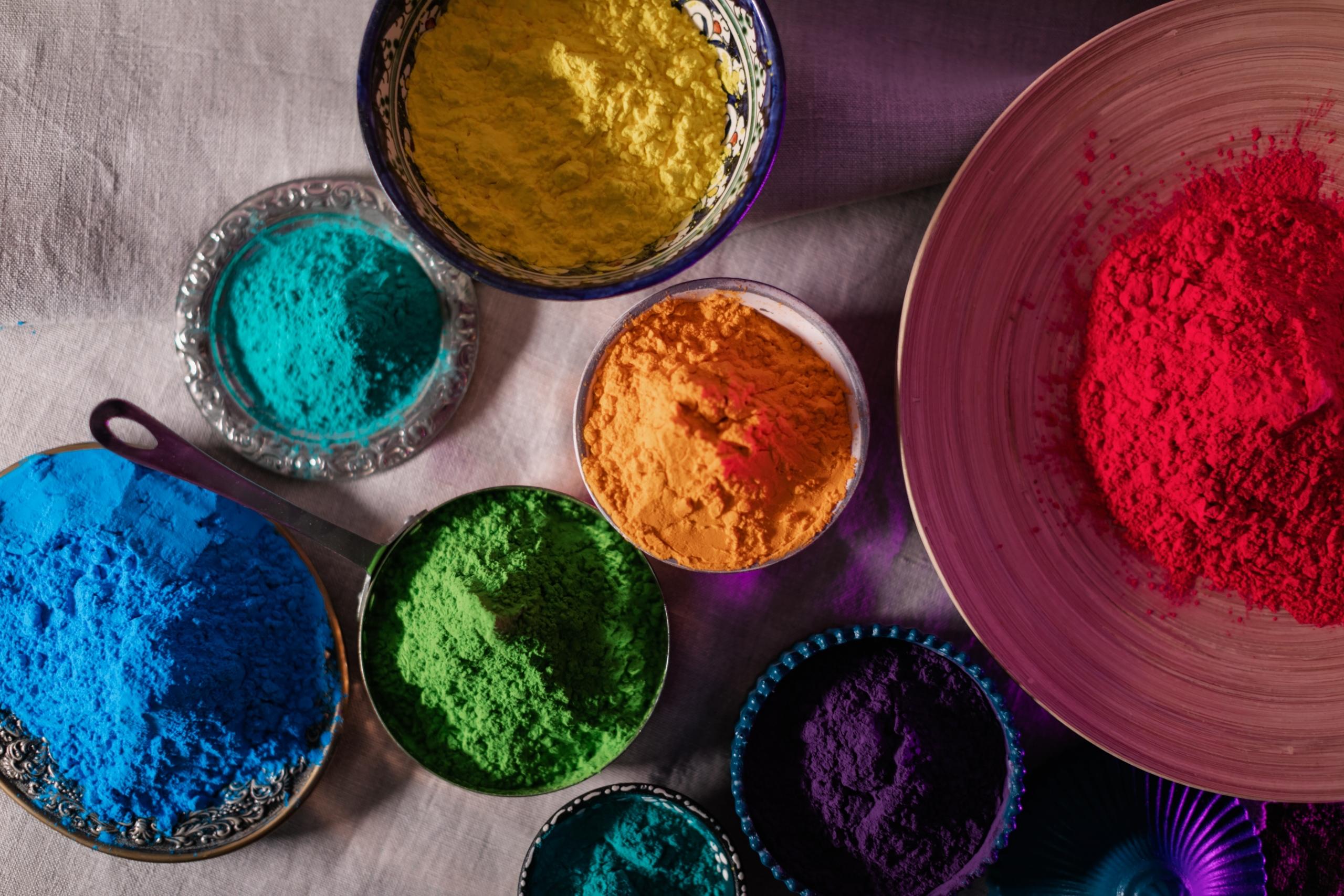 bowls con pigmentos de colores