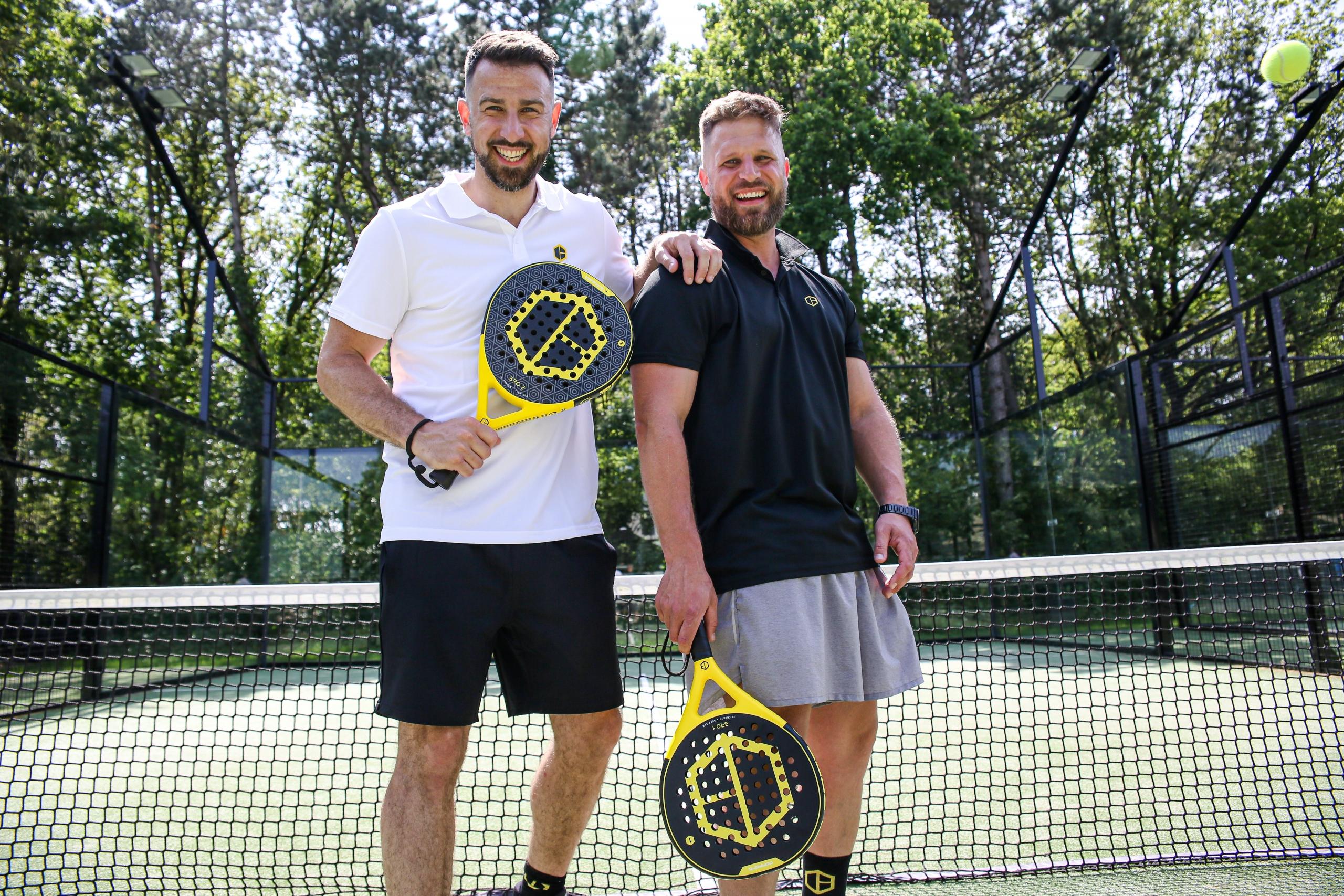 dos jugadores de padel